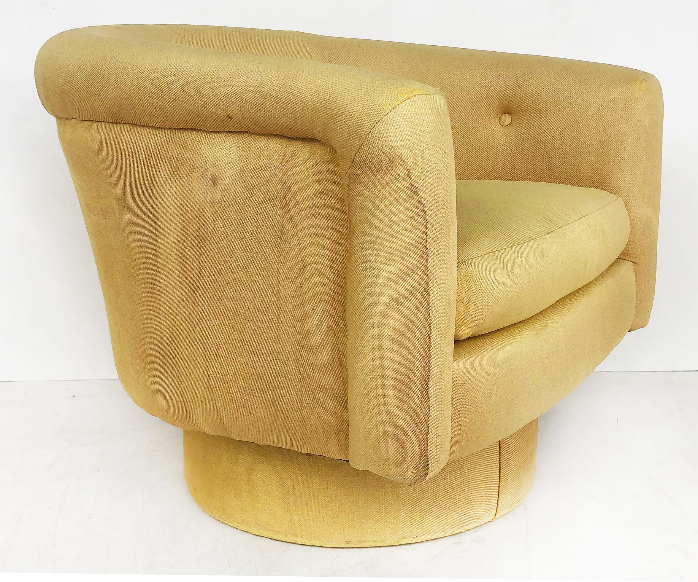 20th Century Mid-Century Modern Shawnee-Penn Swivel Club Chairs, Designer's Special Pair For Sale