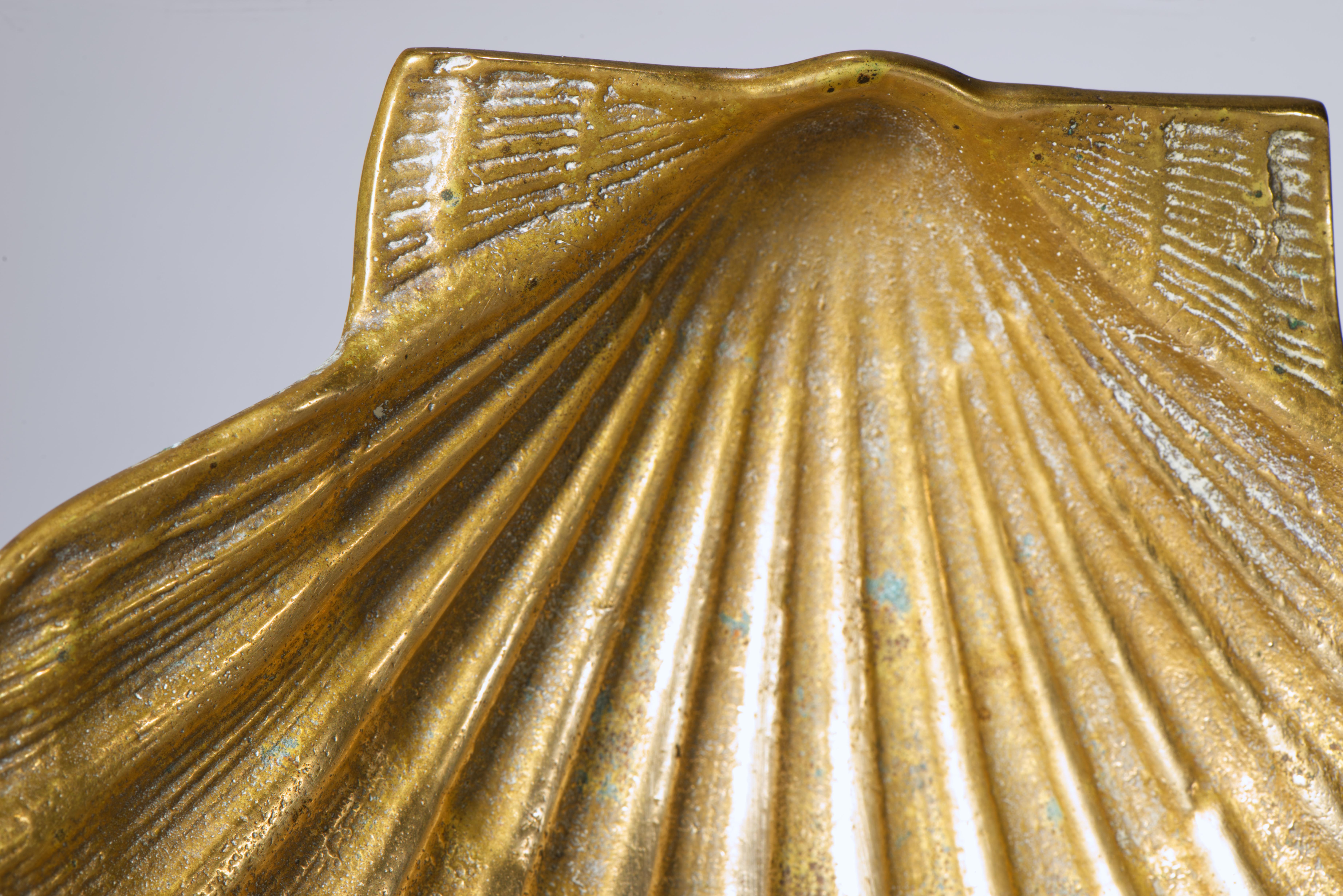 Vassoio in ottone con piedini a forma di conchiglia della metà del secolo scorso, Giappone, anni '50-'60 in vendita 1