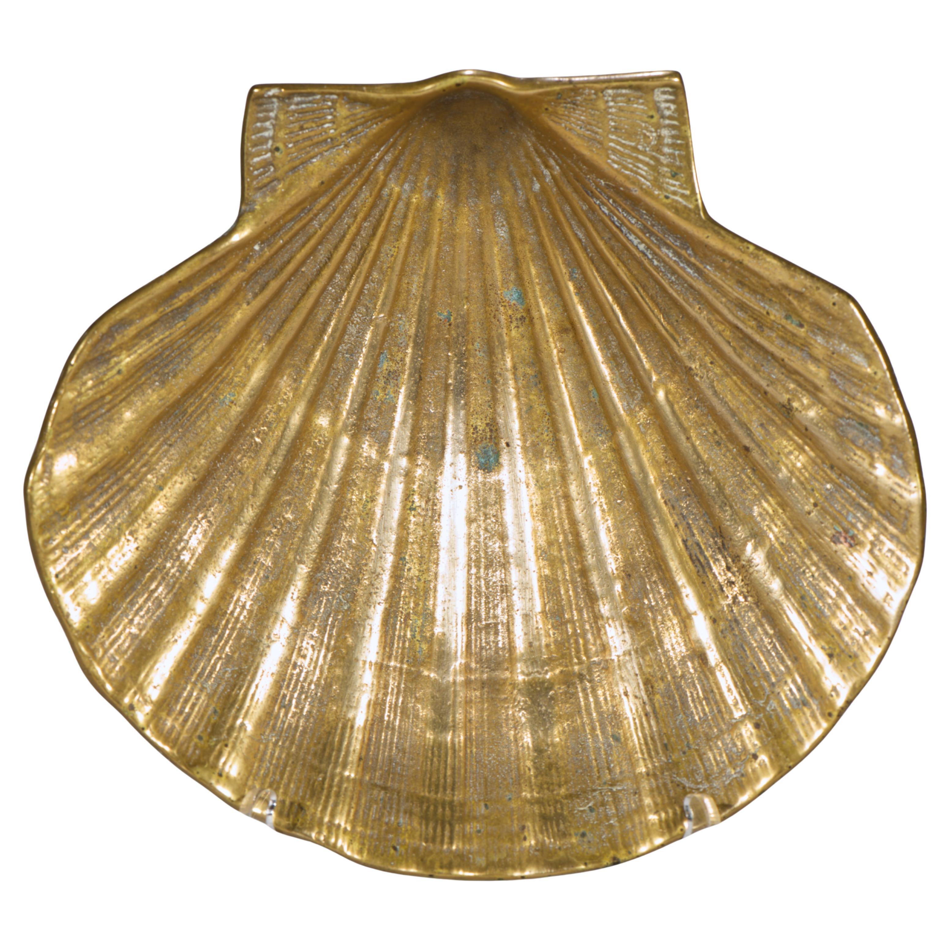 Vassoio in ottone con piedini a forma di conchiglia della metà del secolo scorso, Giappone, anni 
50-
60 in vendita