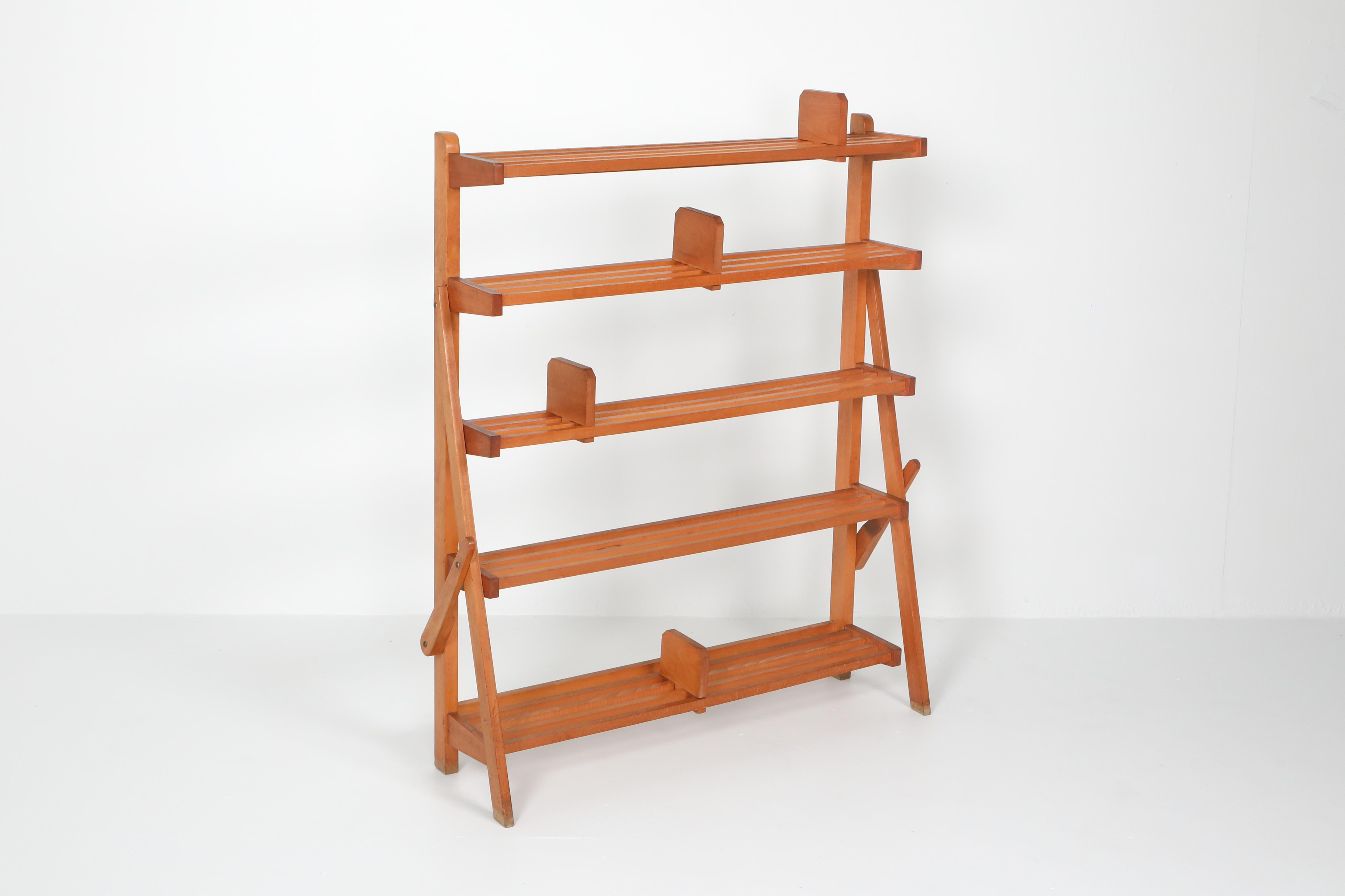 Scaffale moderno scandinavo in pino, Svezia anni '60

Sistema ingegnoso con supporti per libri regolabili.
 
Selezionati a mano dai nostri curatori.
      
