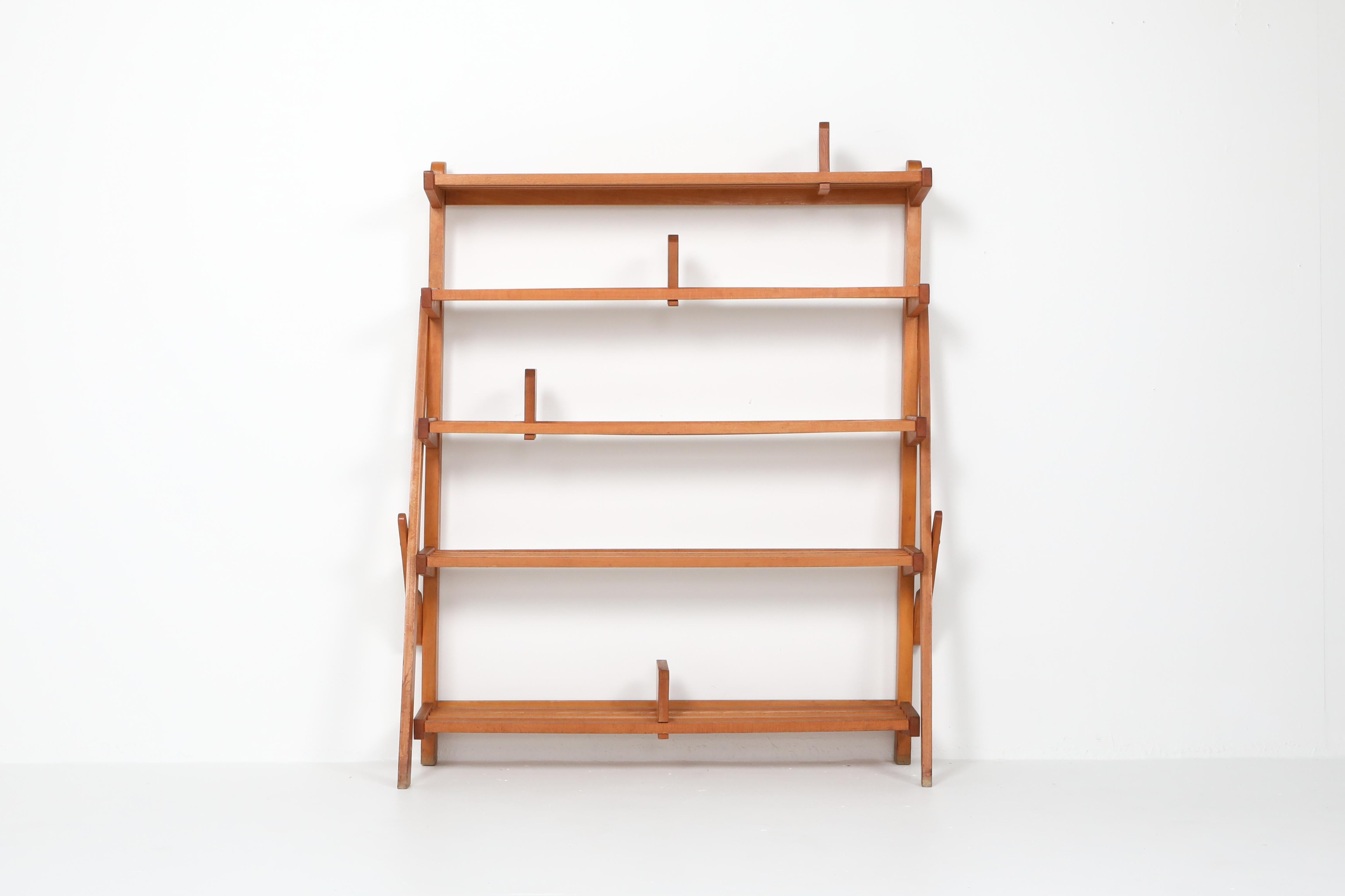 Scandinavo moderno Sistema di scaffalature moderno di metà secolo in vendita