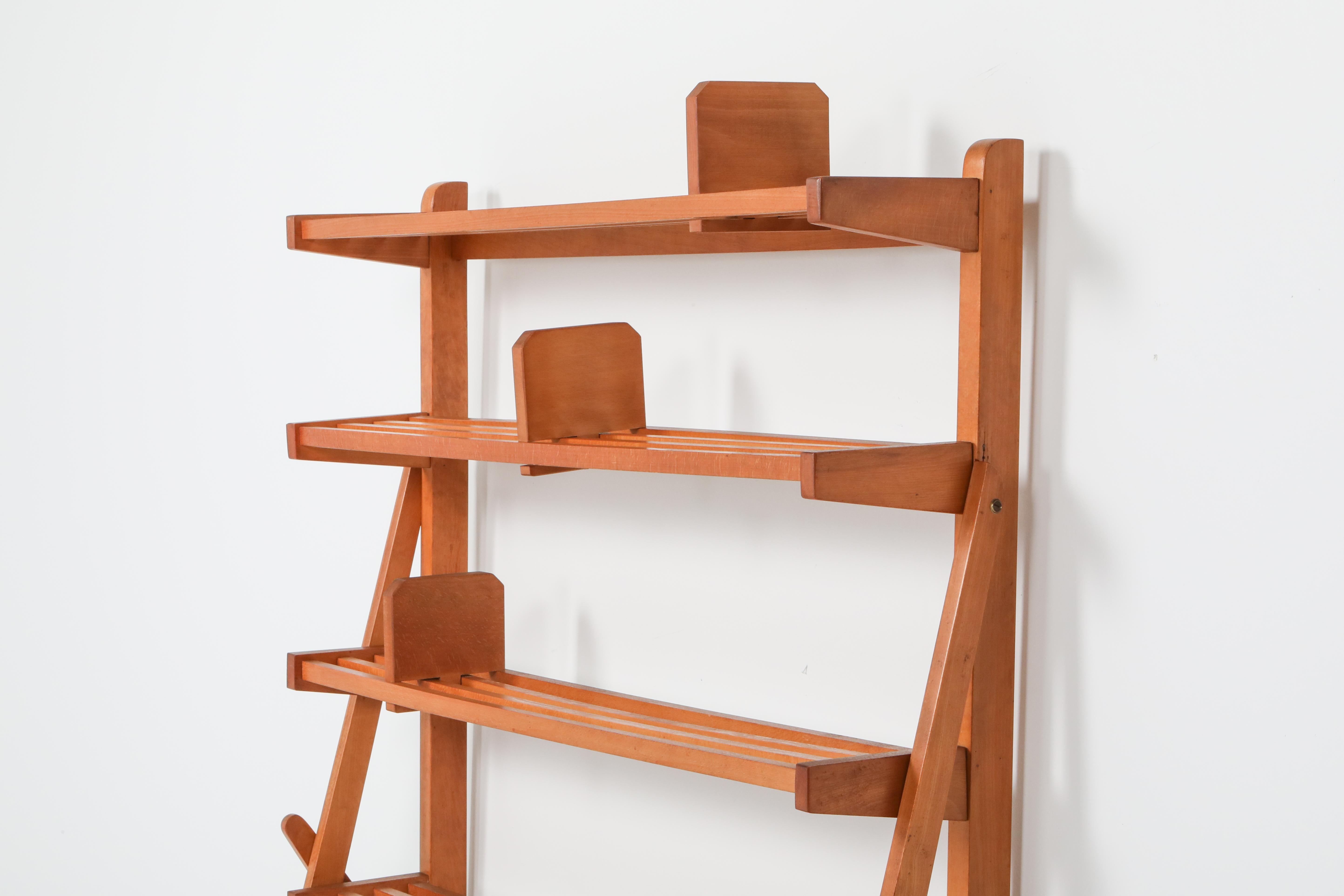 Mid-Century Modern Shelve System In Good Condition For Sale In Antwerp, BE