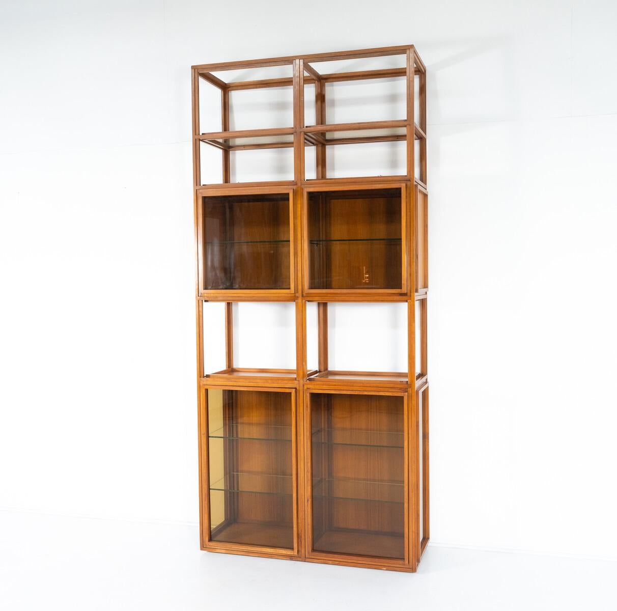 Scaffali moderni di metà secolo, Wood e vetro in vendita 10