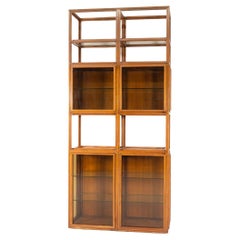 Etagères en bois et verre, The Modernity