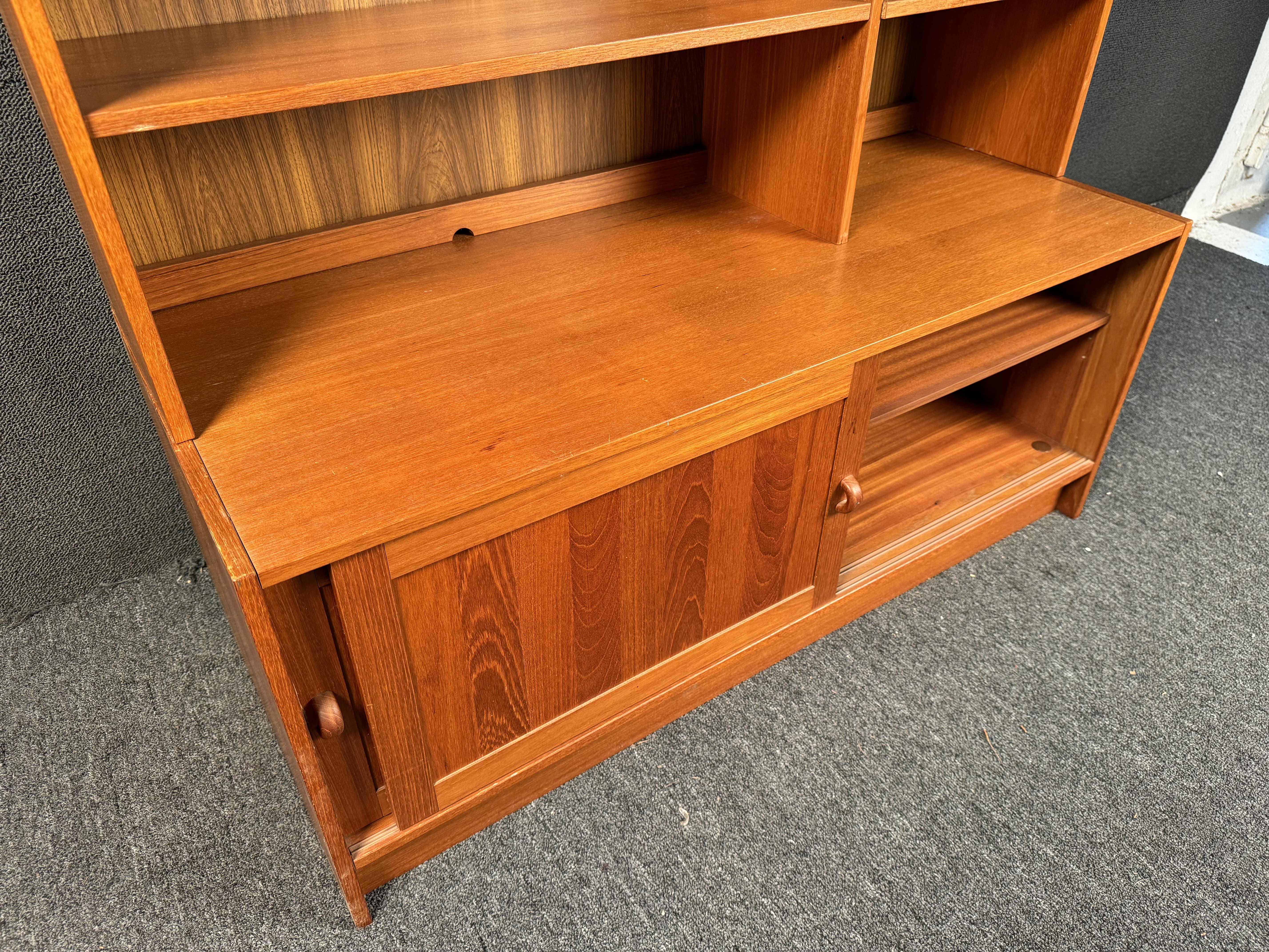 Legno Scaffalatura moderna Mid Century Mobler di Domino Mobler in vendita