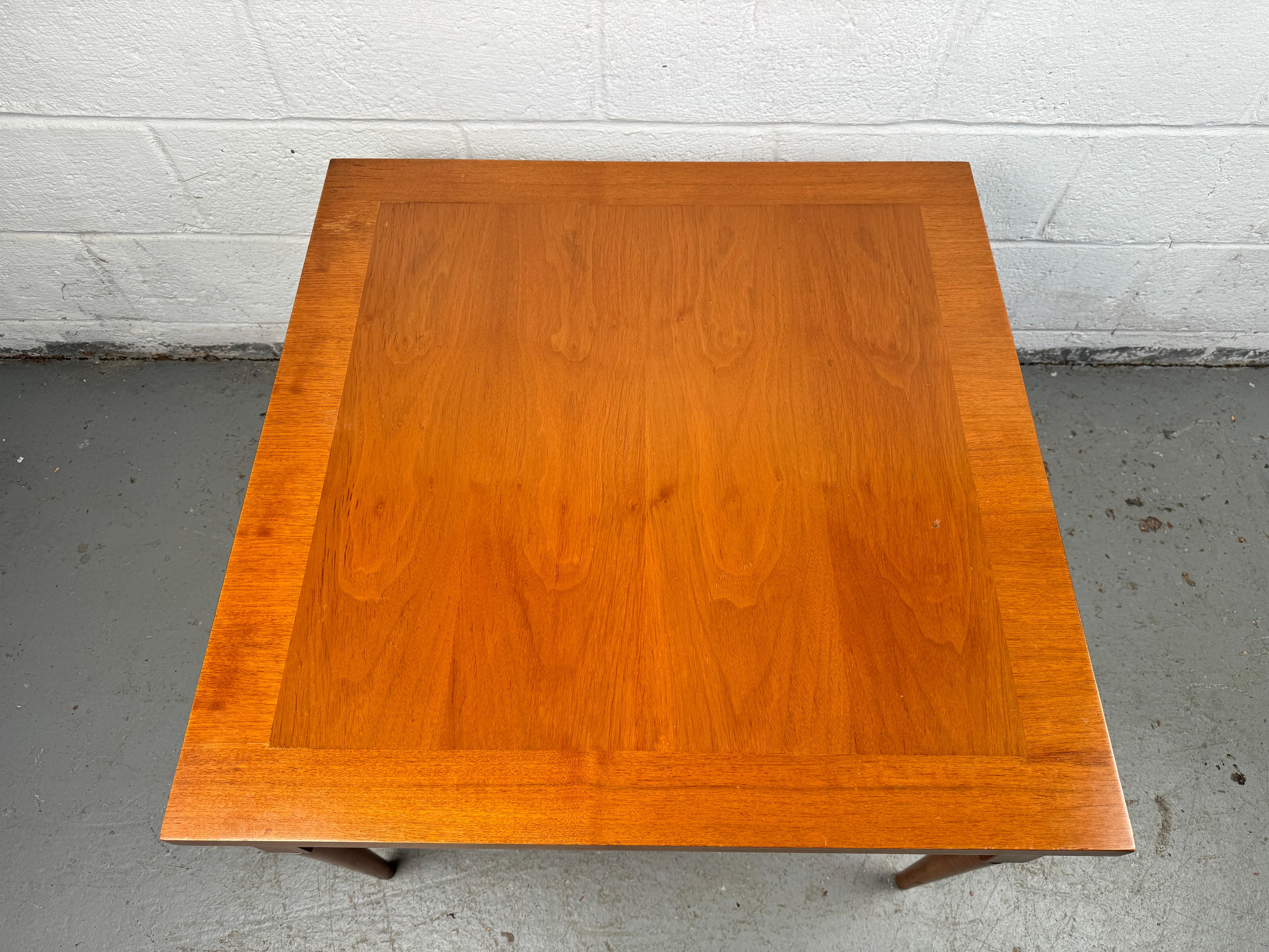 Mid-Century Modern Table basse Sherry du milieu du siècle dernier par Widdcomb en vente