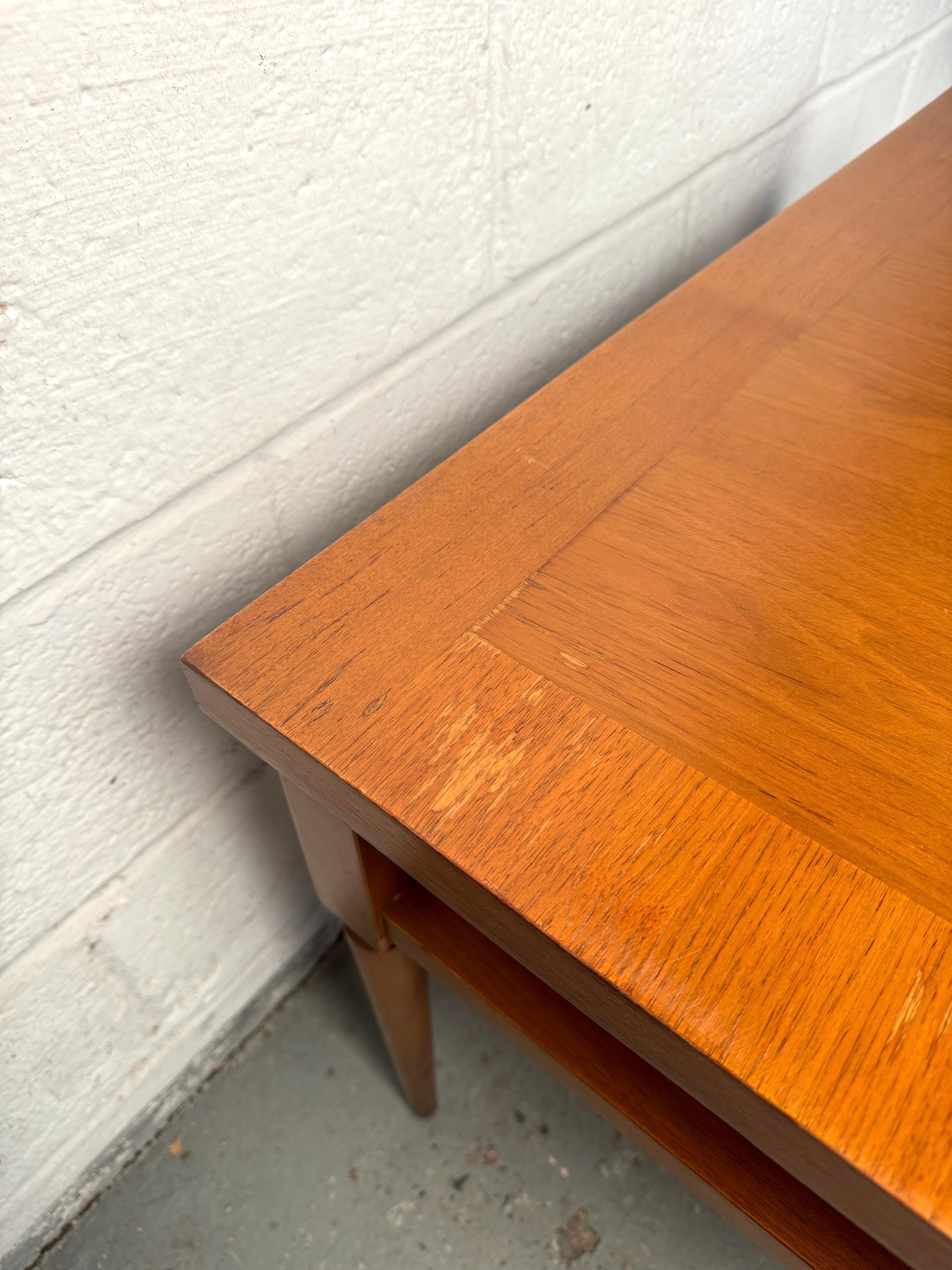 Table basse Sherry du milieu du siècle dernier par Widdcomb Bon état - En vente à Brooklyn, NY