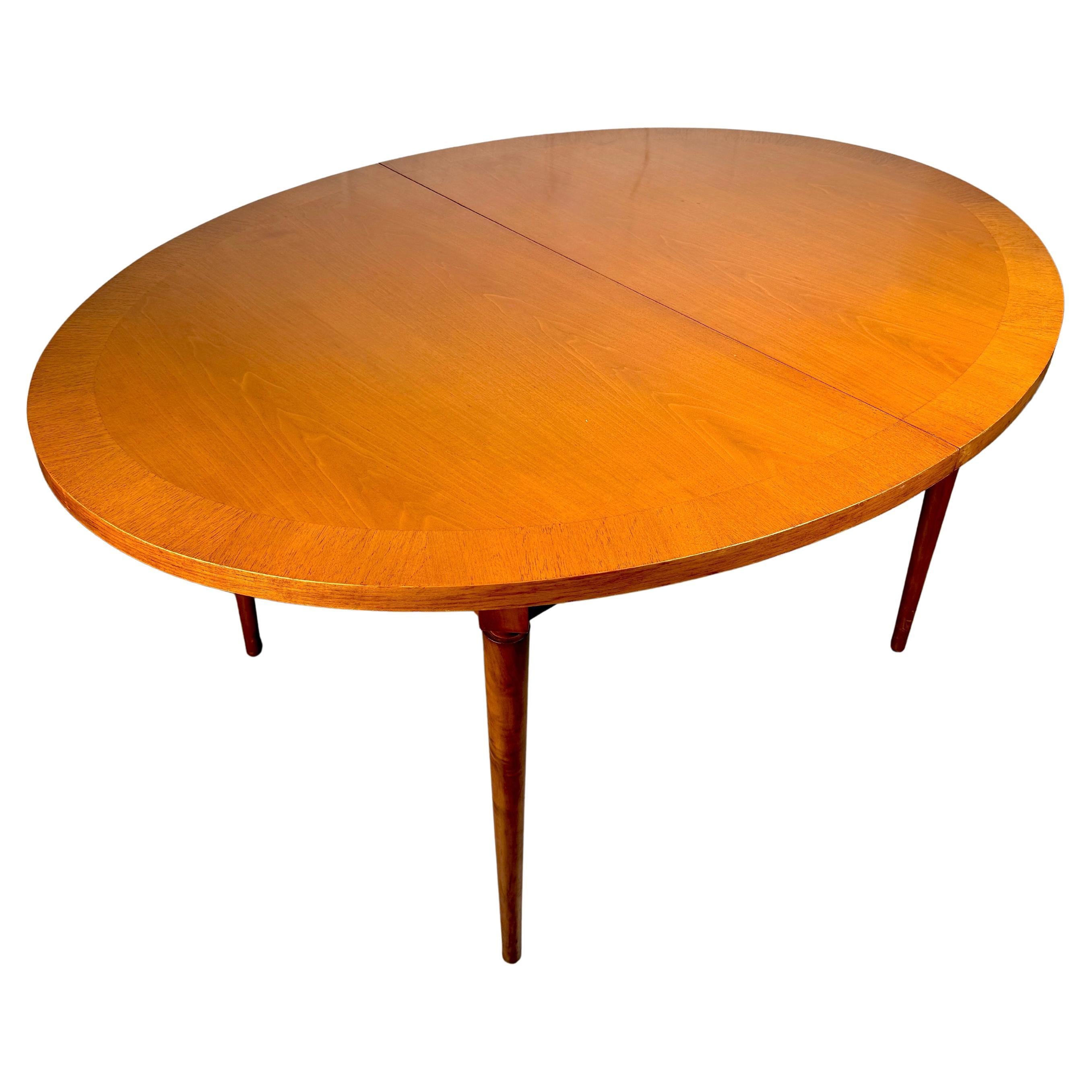 The Moderns Modernity "Sherry" Table à manger extensible par Widdicomb