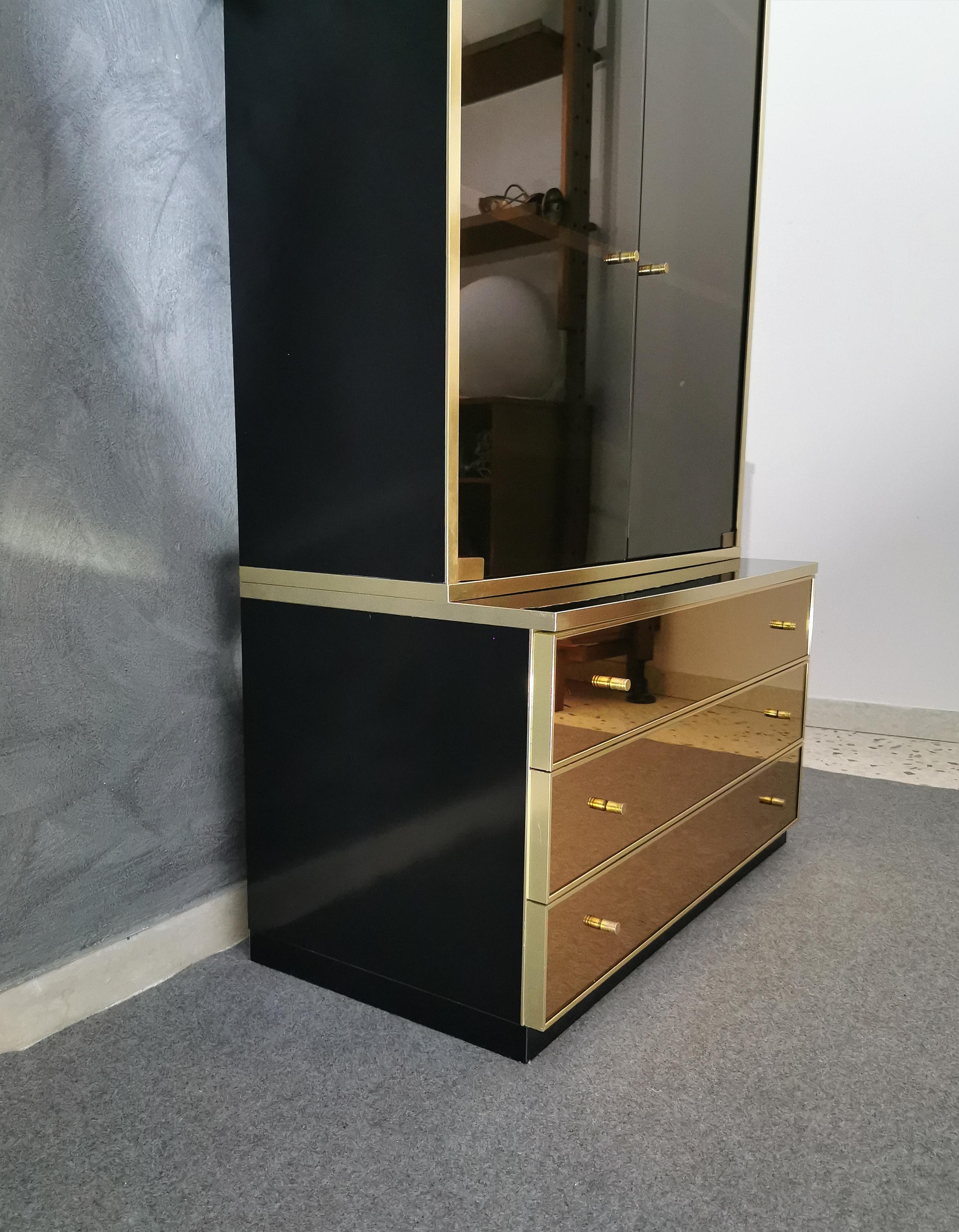 Mid Century Showcase Chest of Drawers Mirrored Glass by Renato Zevi Italy 1970s In Good Condition In Palermo, IT