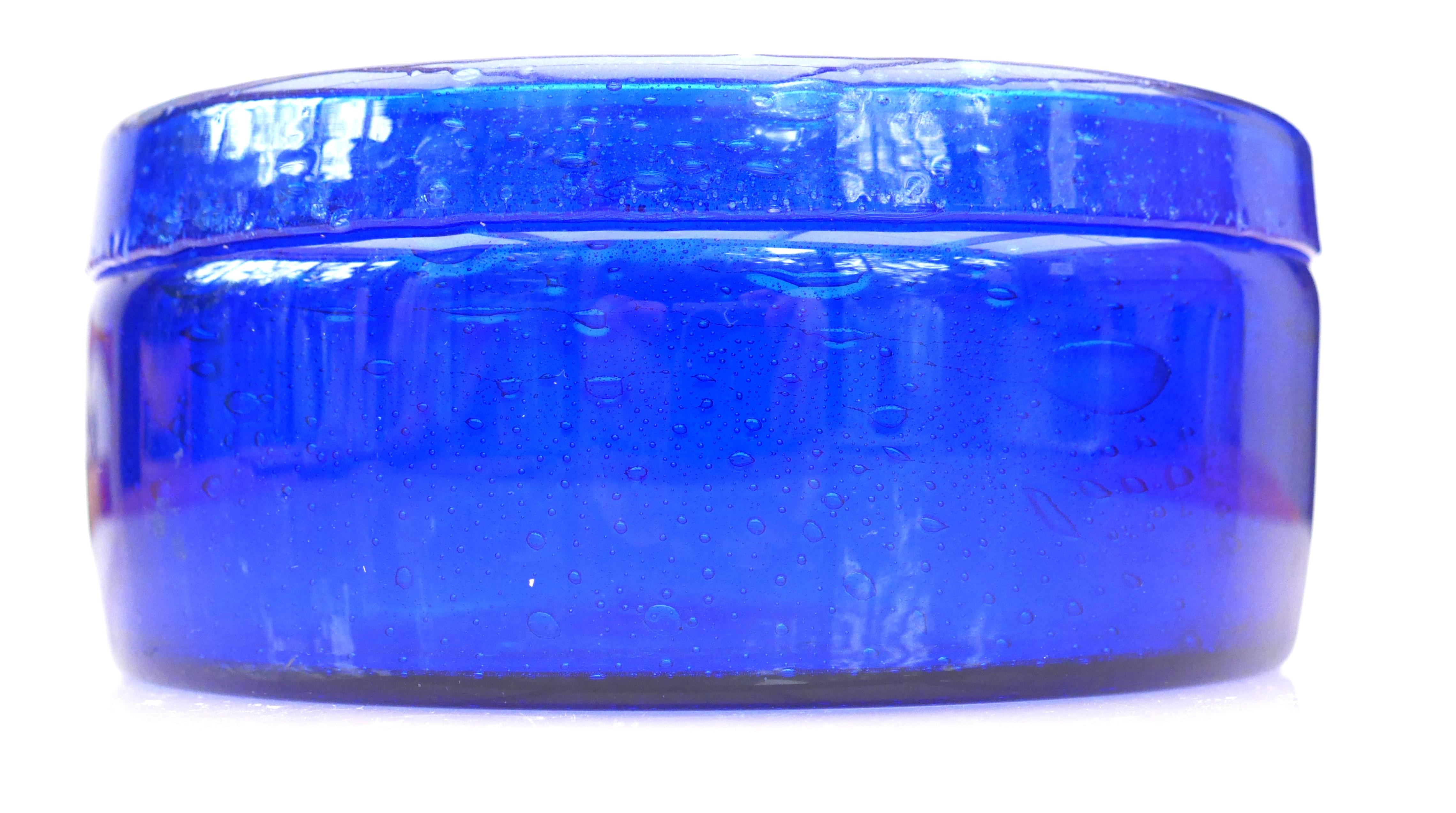 Mid-century modern signed art glass bowl in a bright blue. Erik Höglund Boda. For Sale 3