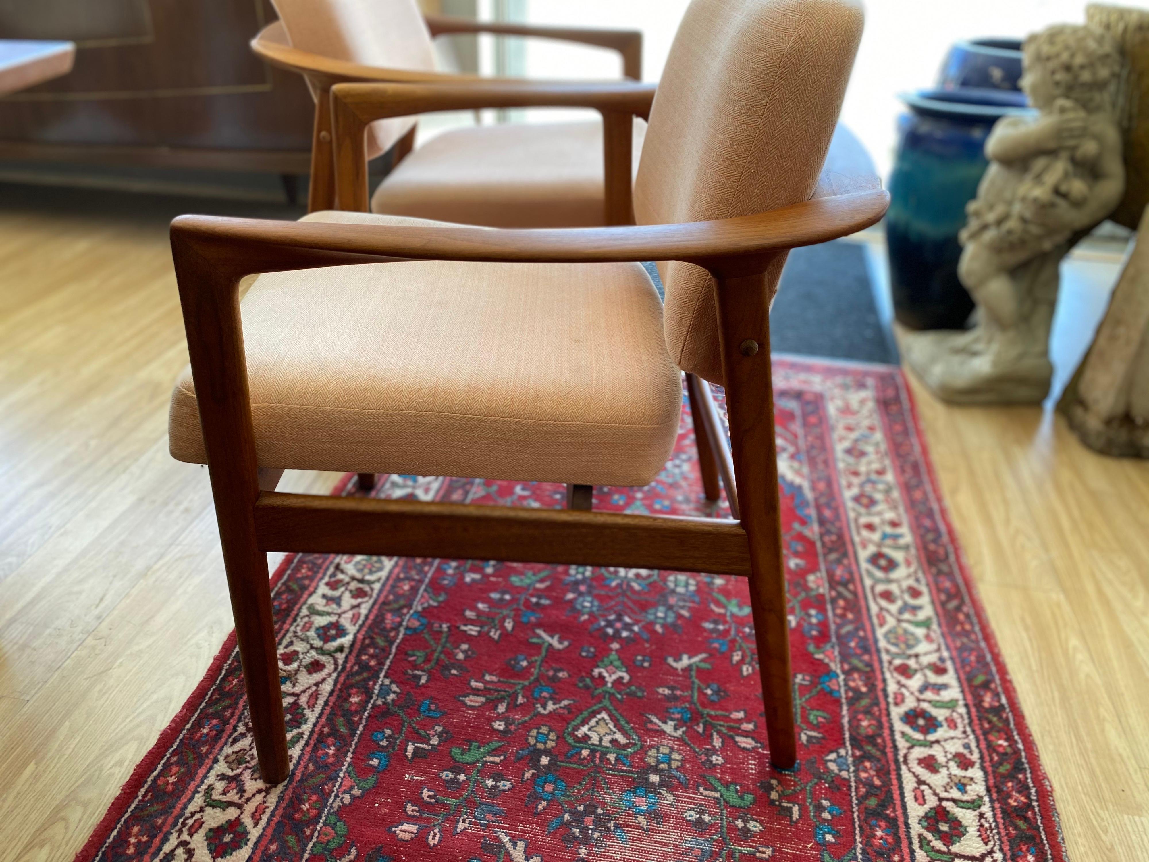 Mid-Century Modern Side Chairs by DUX In Good Condition In San Antonio, TX