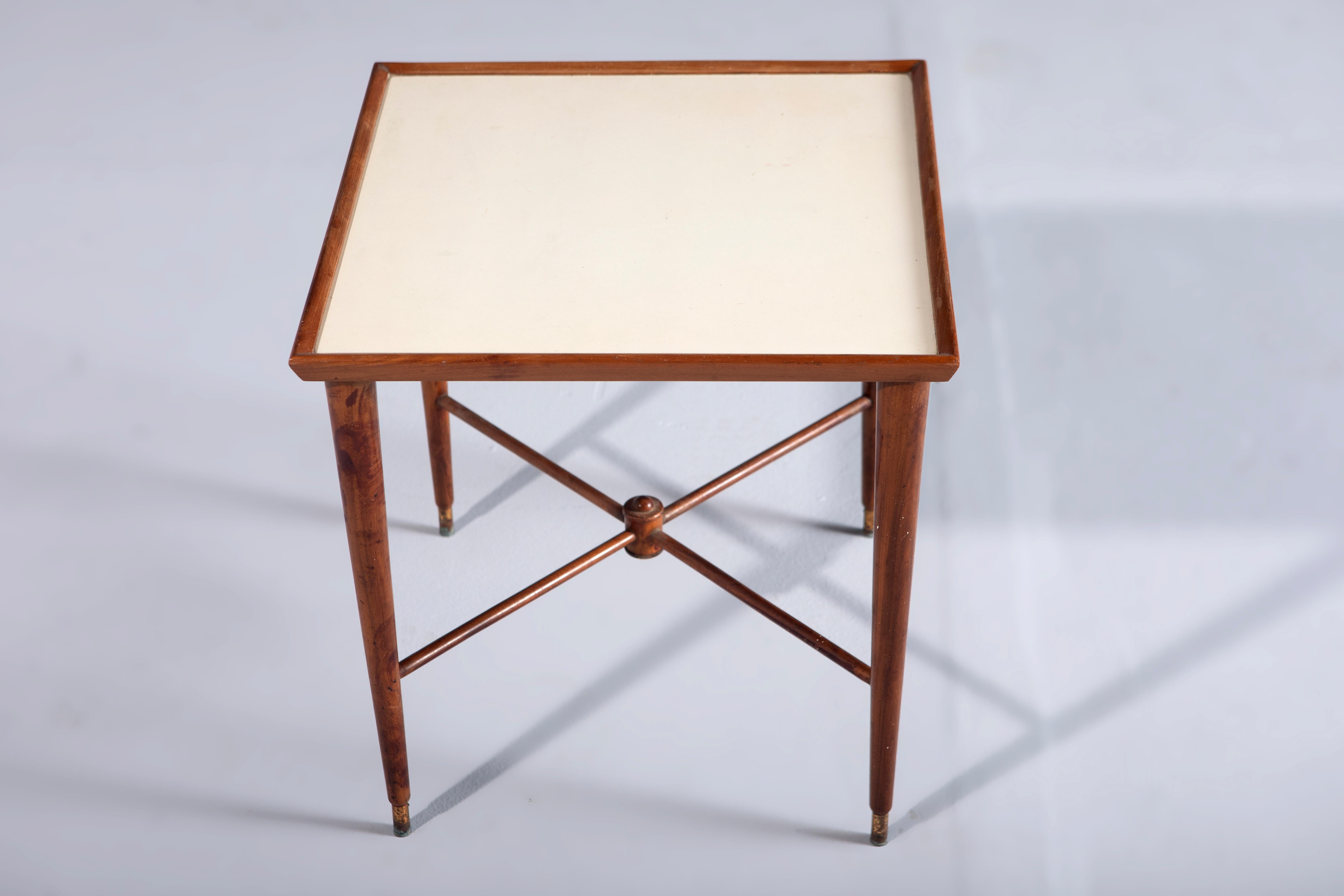 Mid-Century Modern Side Table by Móveis Cavallaro, Brazil, 1960s

Side table with solid wood structure and Formica top.
The table has an X shaped support on the legs, with solid wood accents.