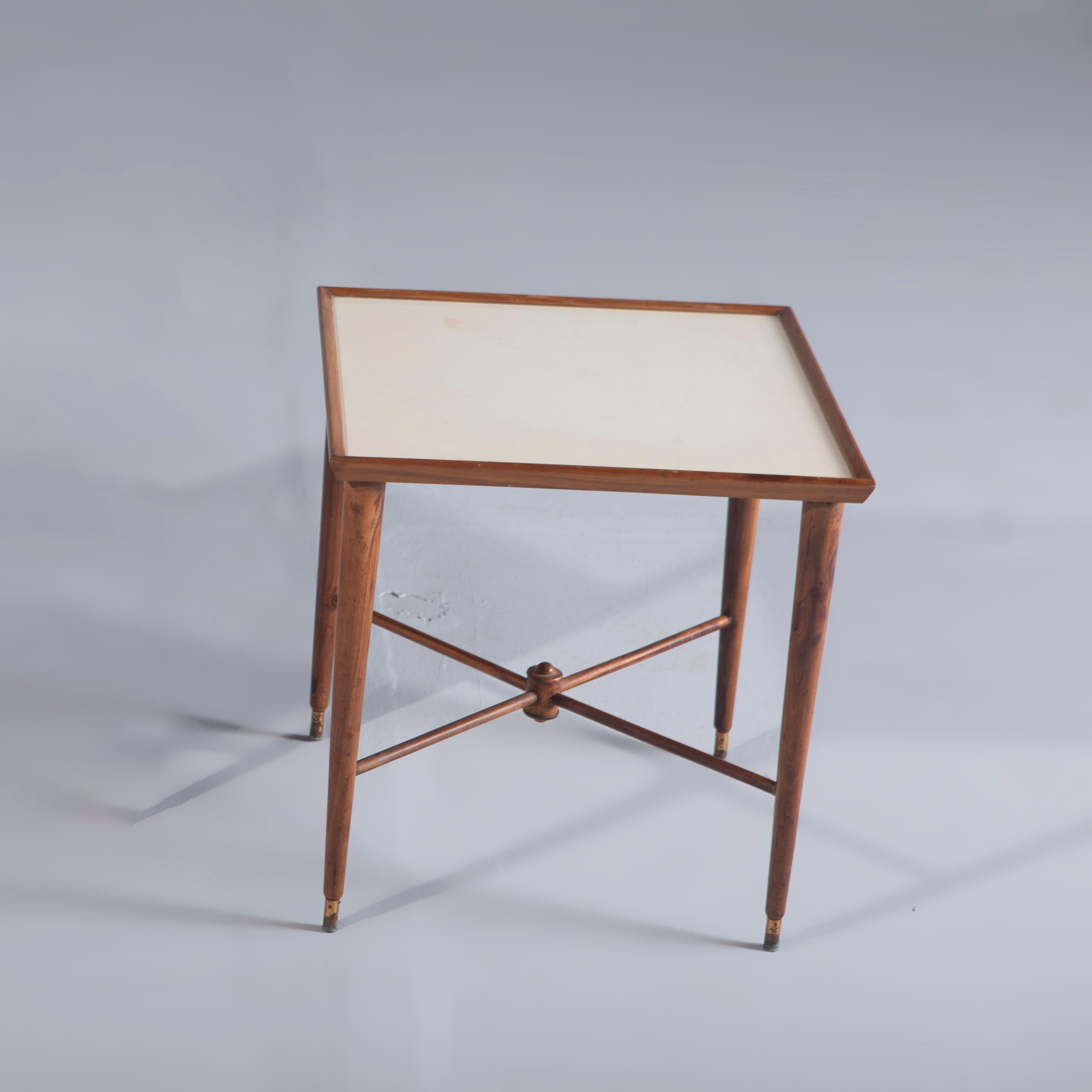 Varnished Mid-Century Modern Side Table by Móveis Cavallaro, Brazil, 1960s For Sale