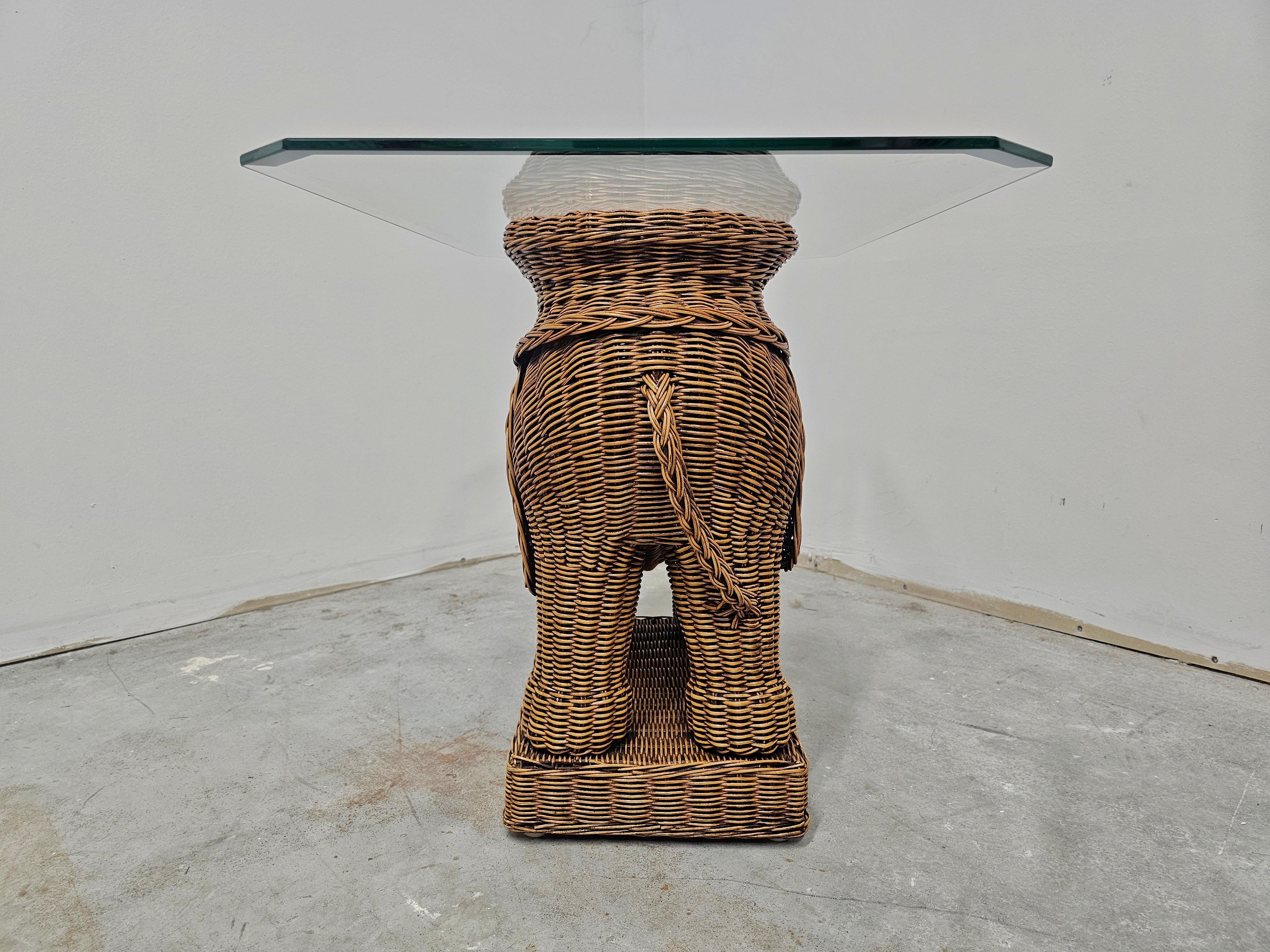 Table d'appoint moderne du milieu du siècle dernier en rotin en forme d'éléphant, Italie 1960 en vente 4