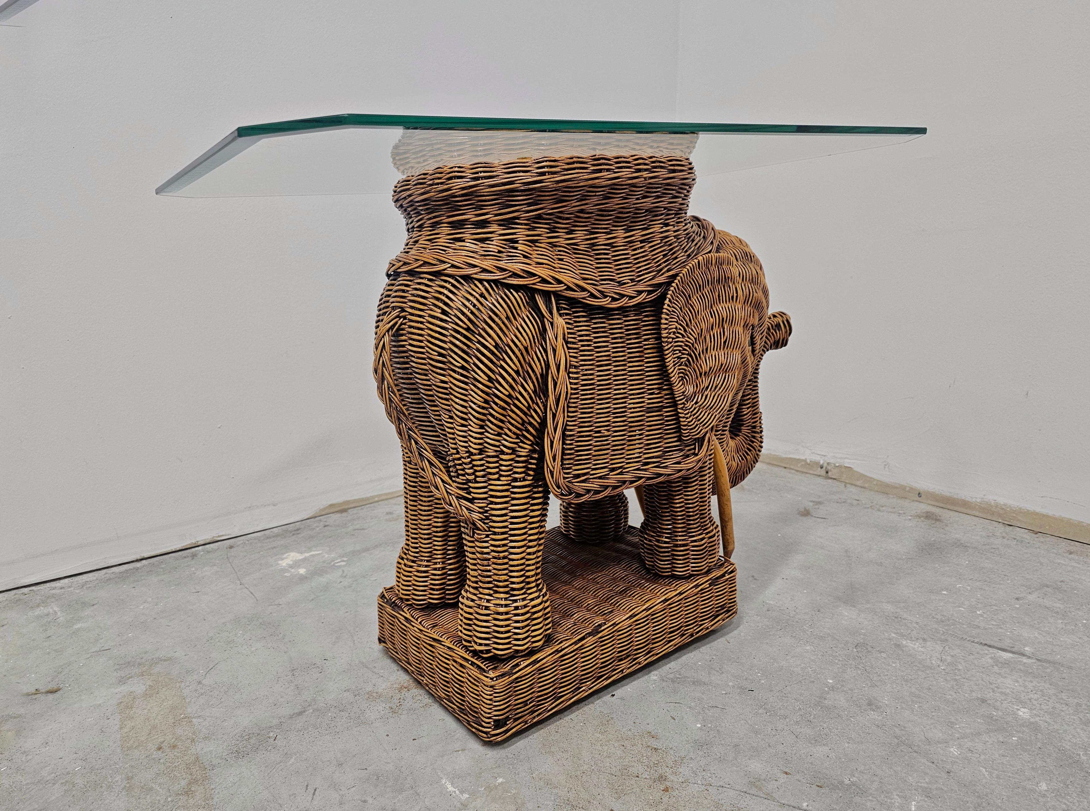 Table d'appoint moderne du milieu du siècle dernier en rotin en forme d'éléphant, Italie 1960 en vente 5
