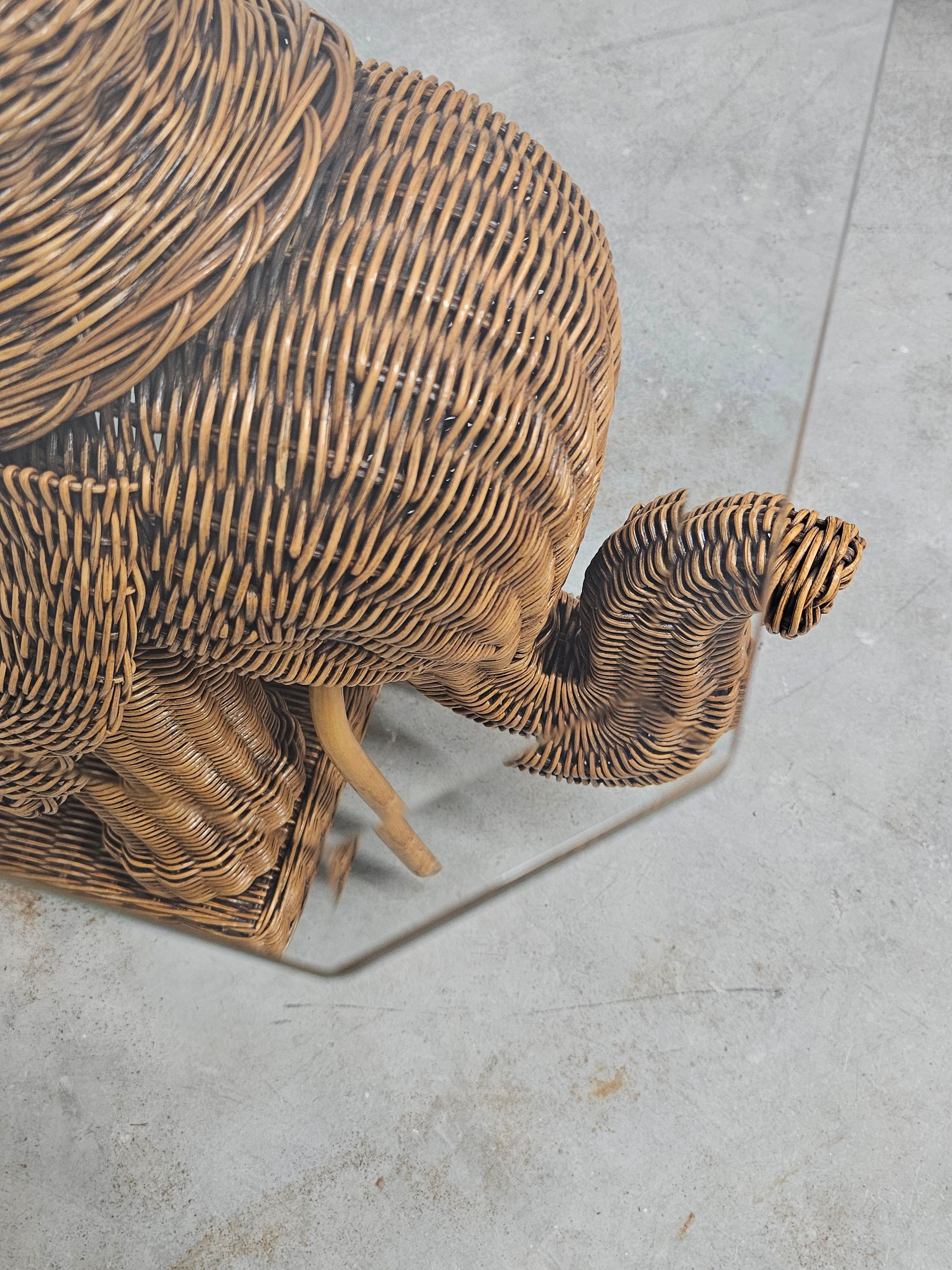 Table d'appoint moderne du milieu du siècle dernier en rotin en forme d'éléphant, Italie 1960 en vente 7