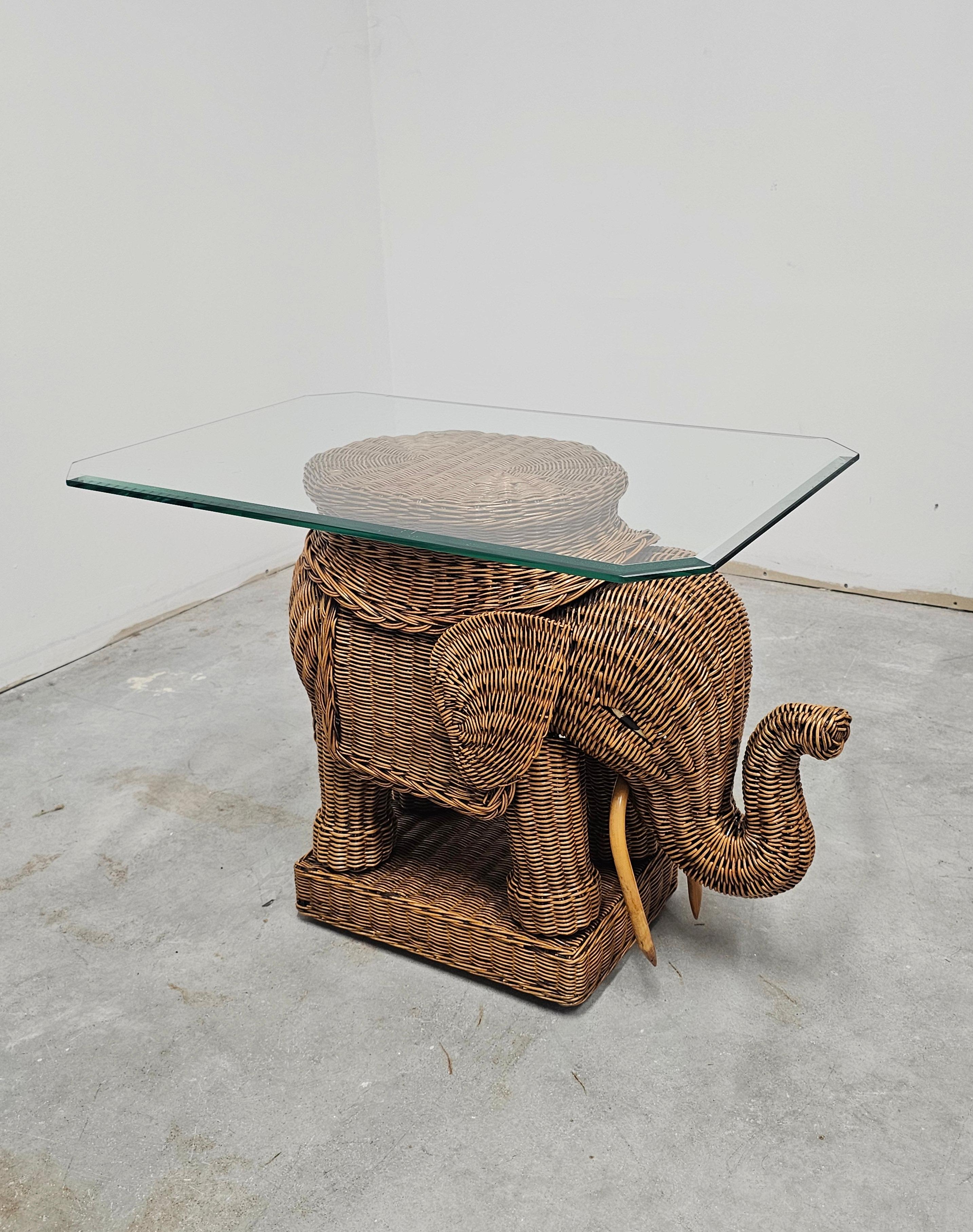 Table d'appoint moderne du milieu du siècle dernier en rotin en forme d'éléphant, Italie 1960 en vente 8
