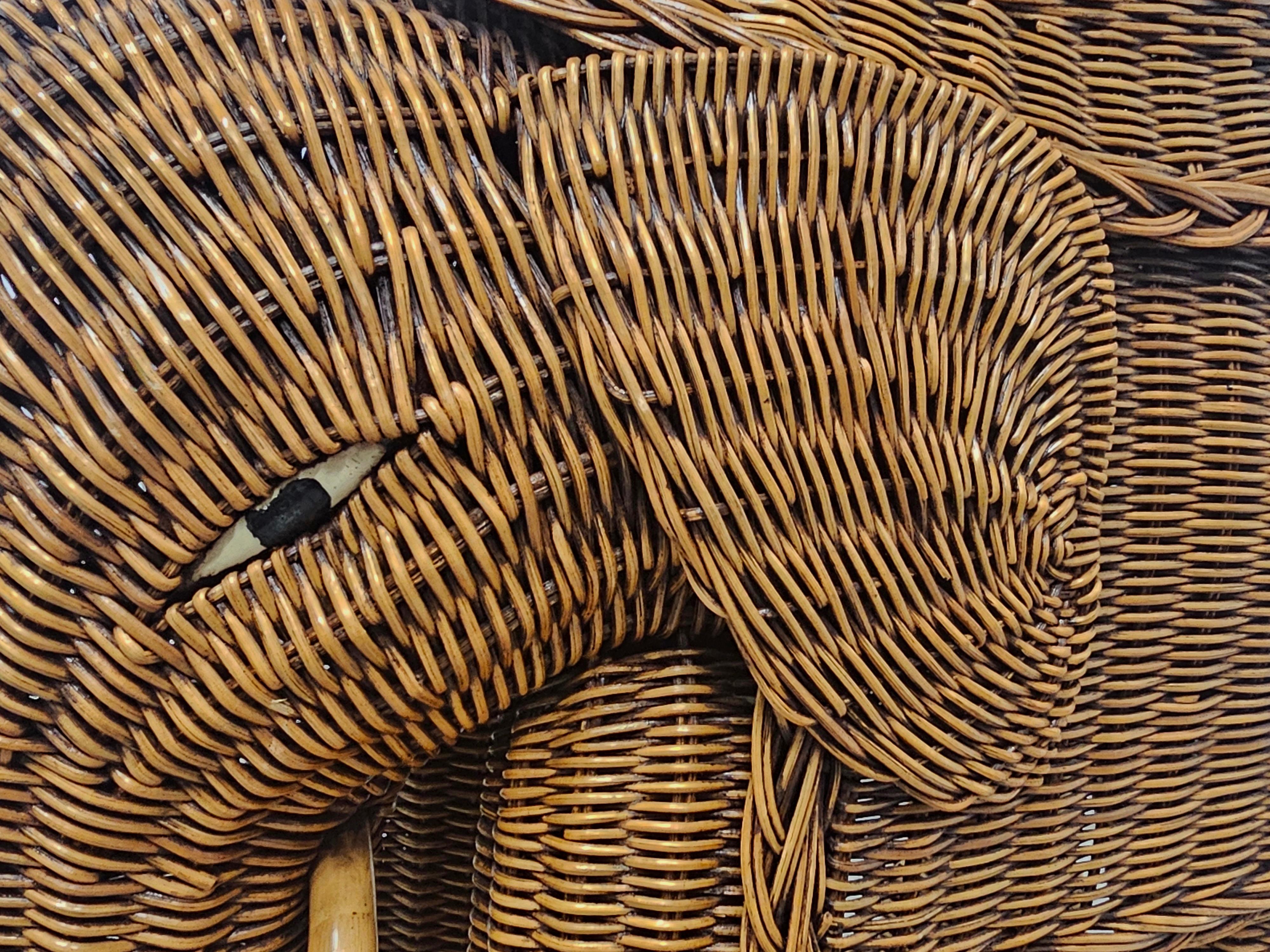Table d'appoint moderne du milieu du siècle dernier en rotin en forme d'éléphant, Italie 1960 en vente 1