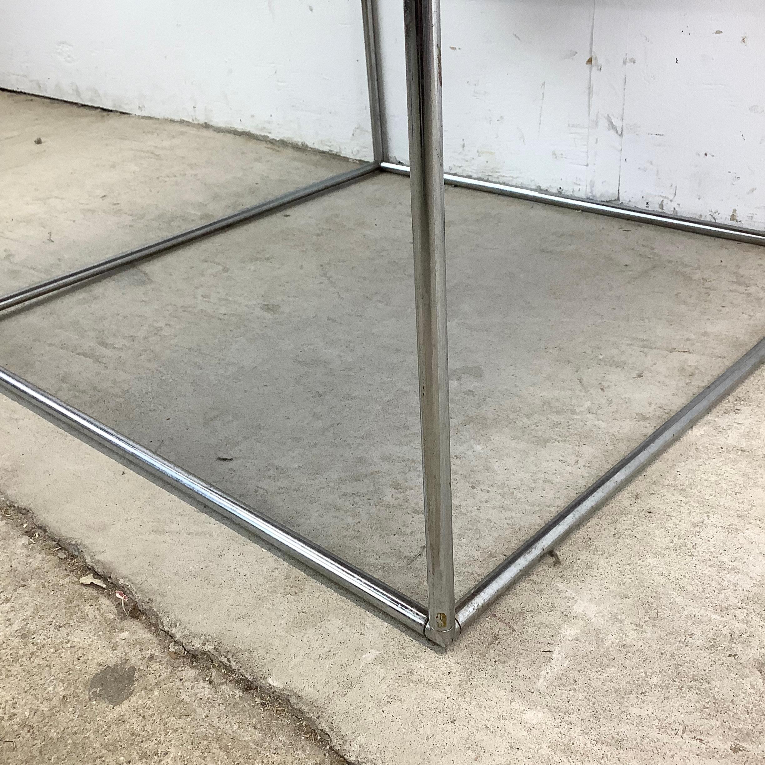 Mid-Century Modern Side Table en vente 9