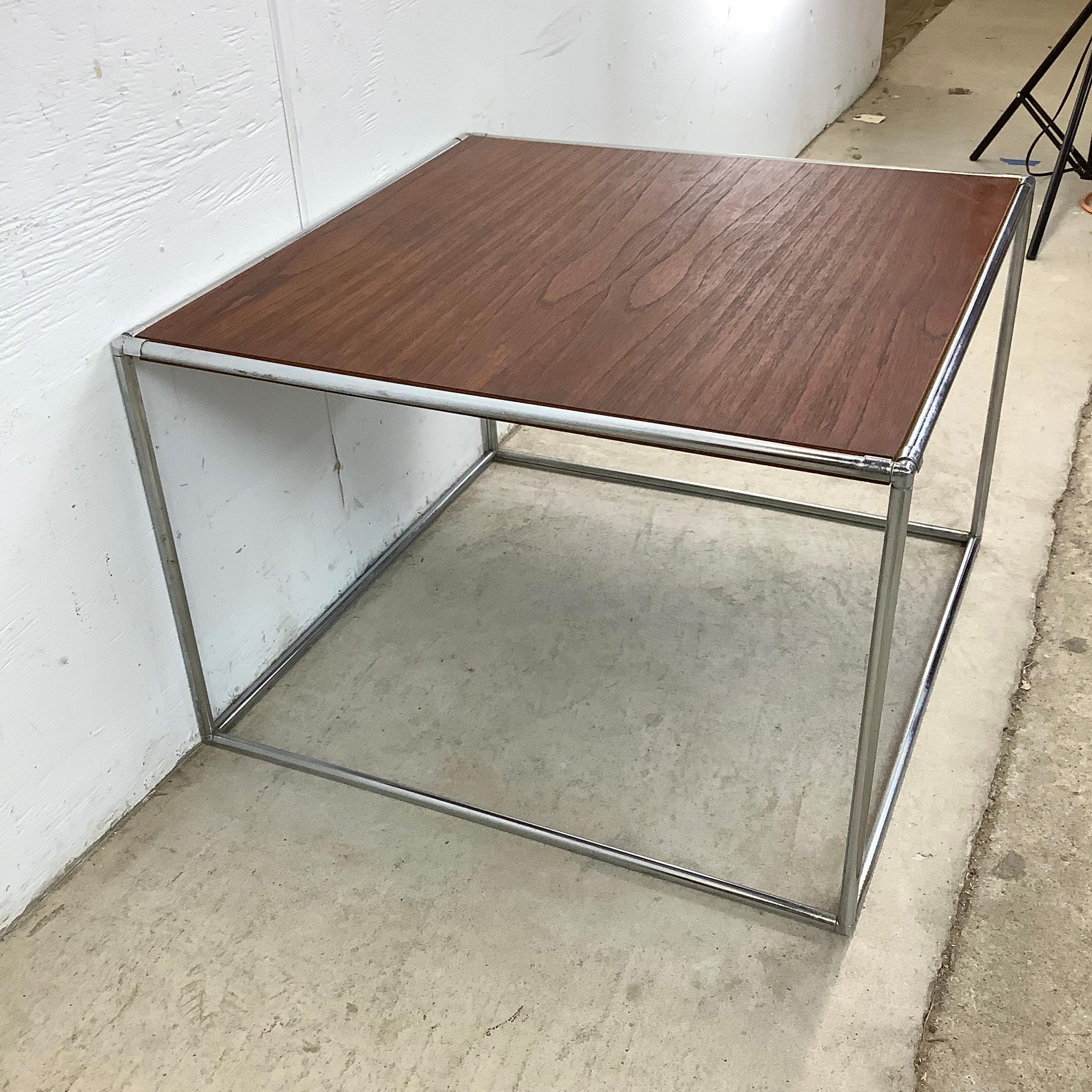 Autre Mid-Century Modern Side Table en vente