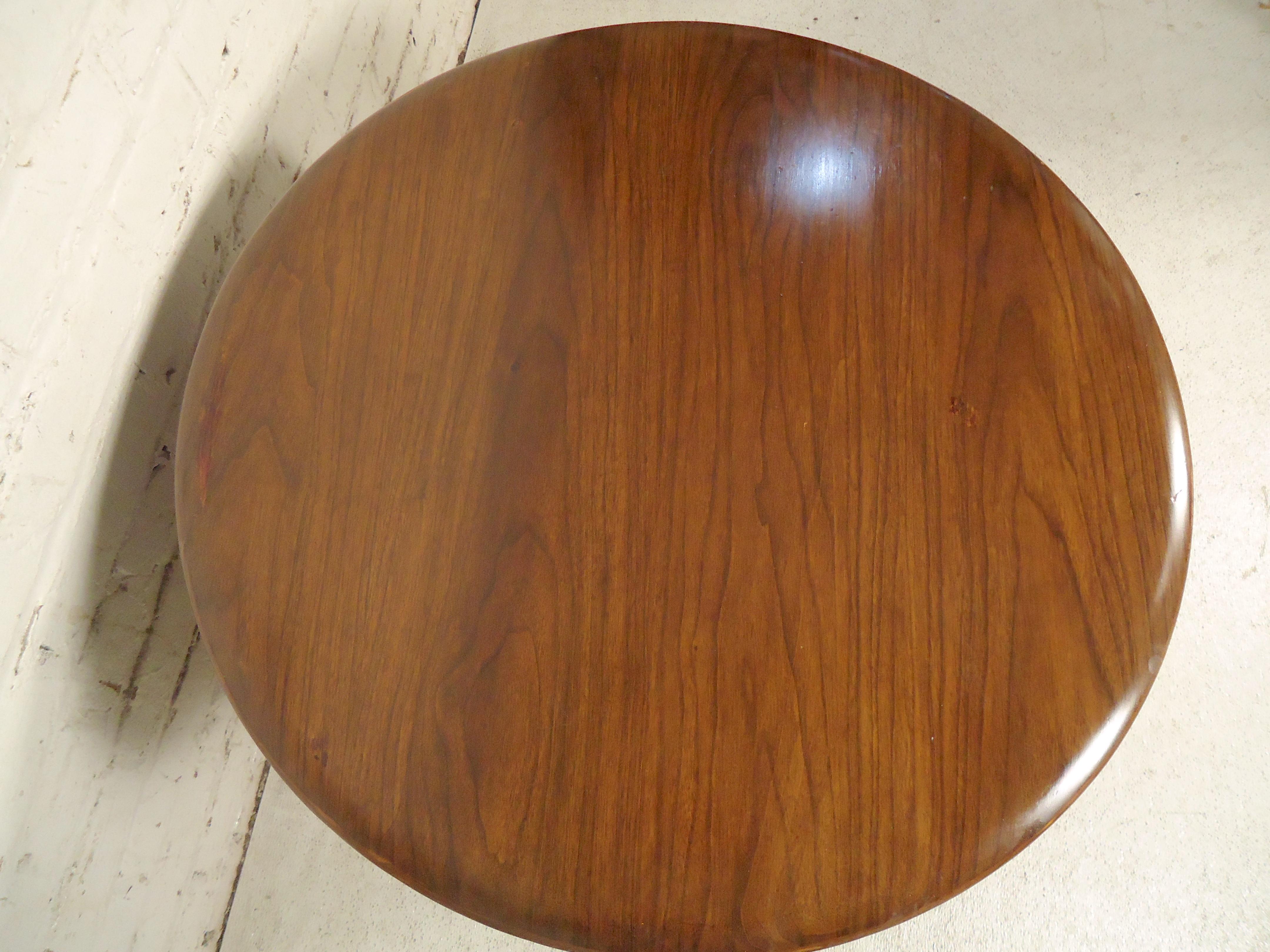 Mid-Century Modern Side Table In Good Condition In Brooklyn, NY