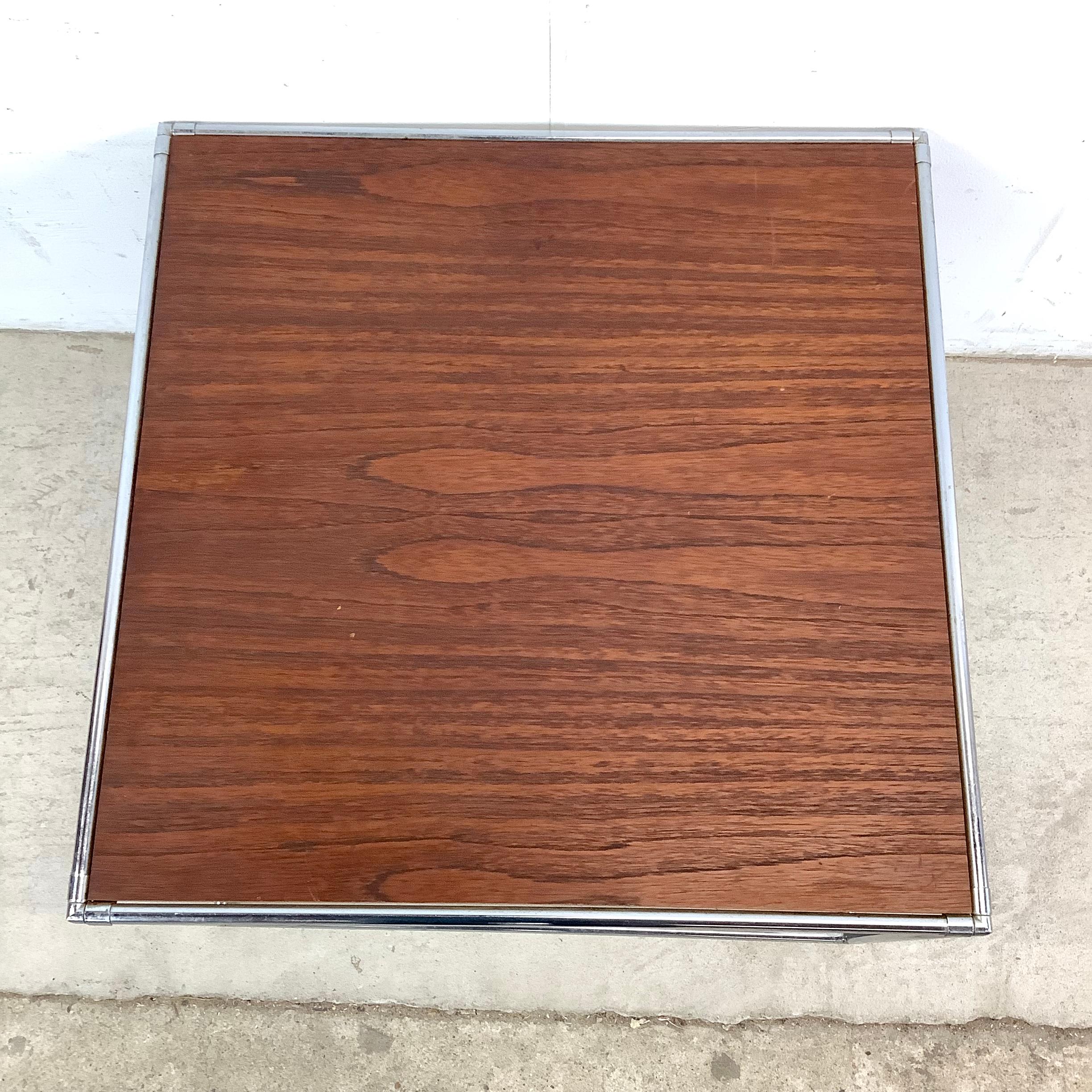 20ième siècle Mid-Century Modern Side Table en vente