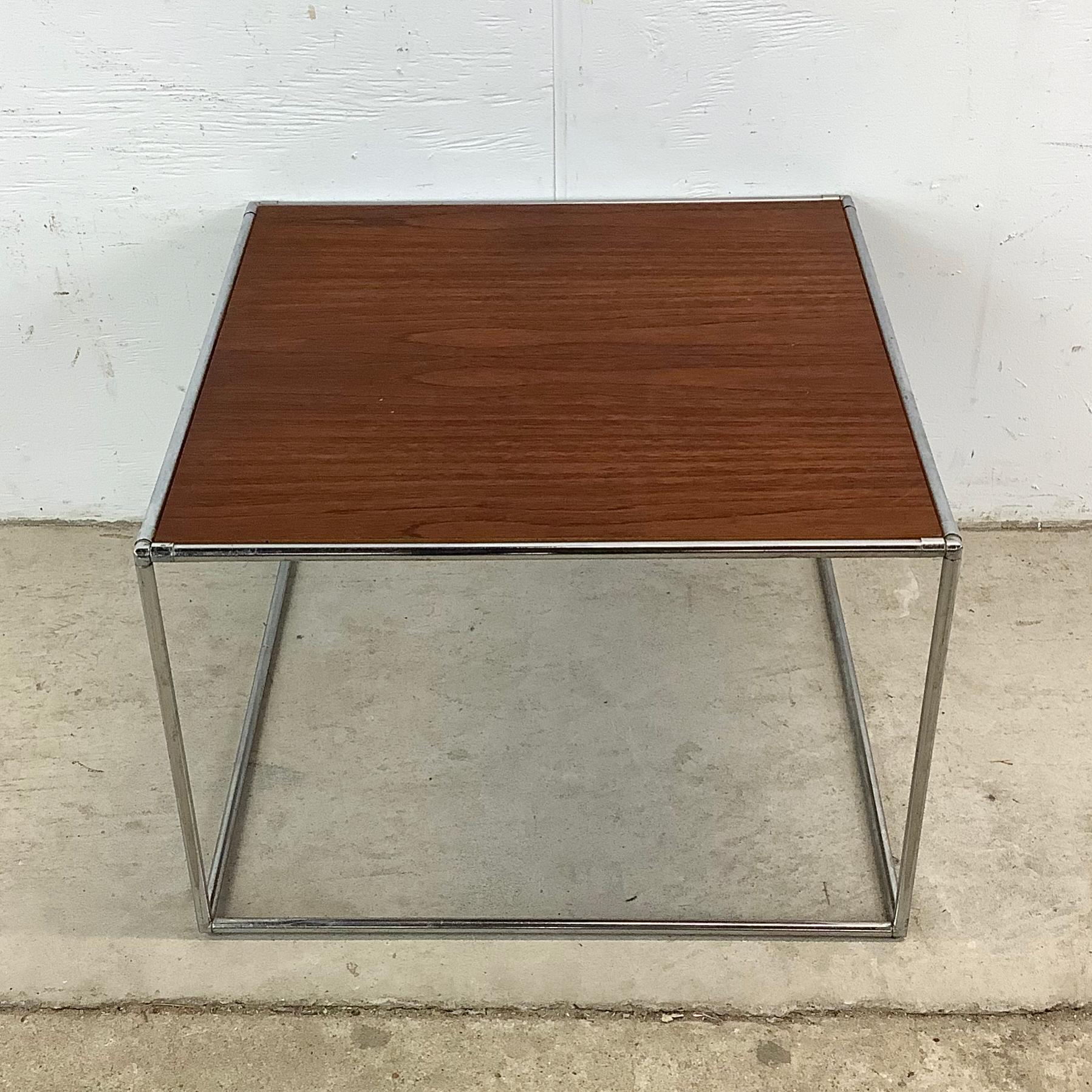 Mid-Century Modern Side Table en vente 1