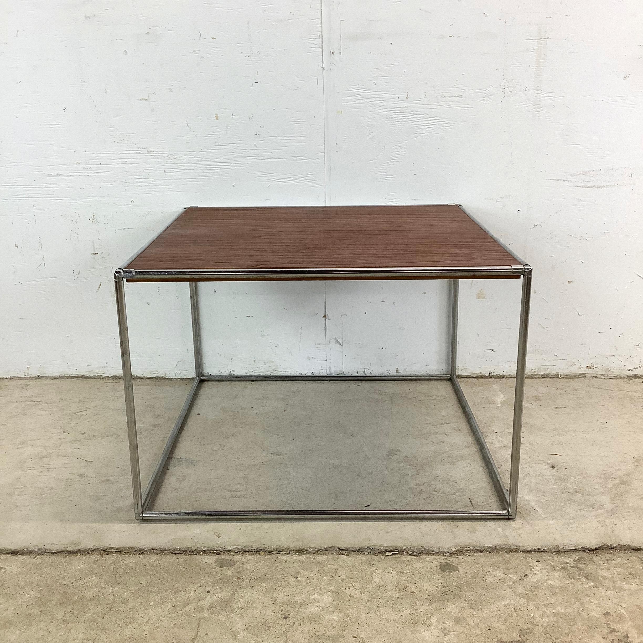 Mid-Century Modern Side Table en vente 2