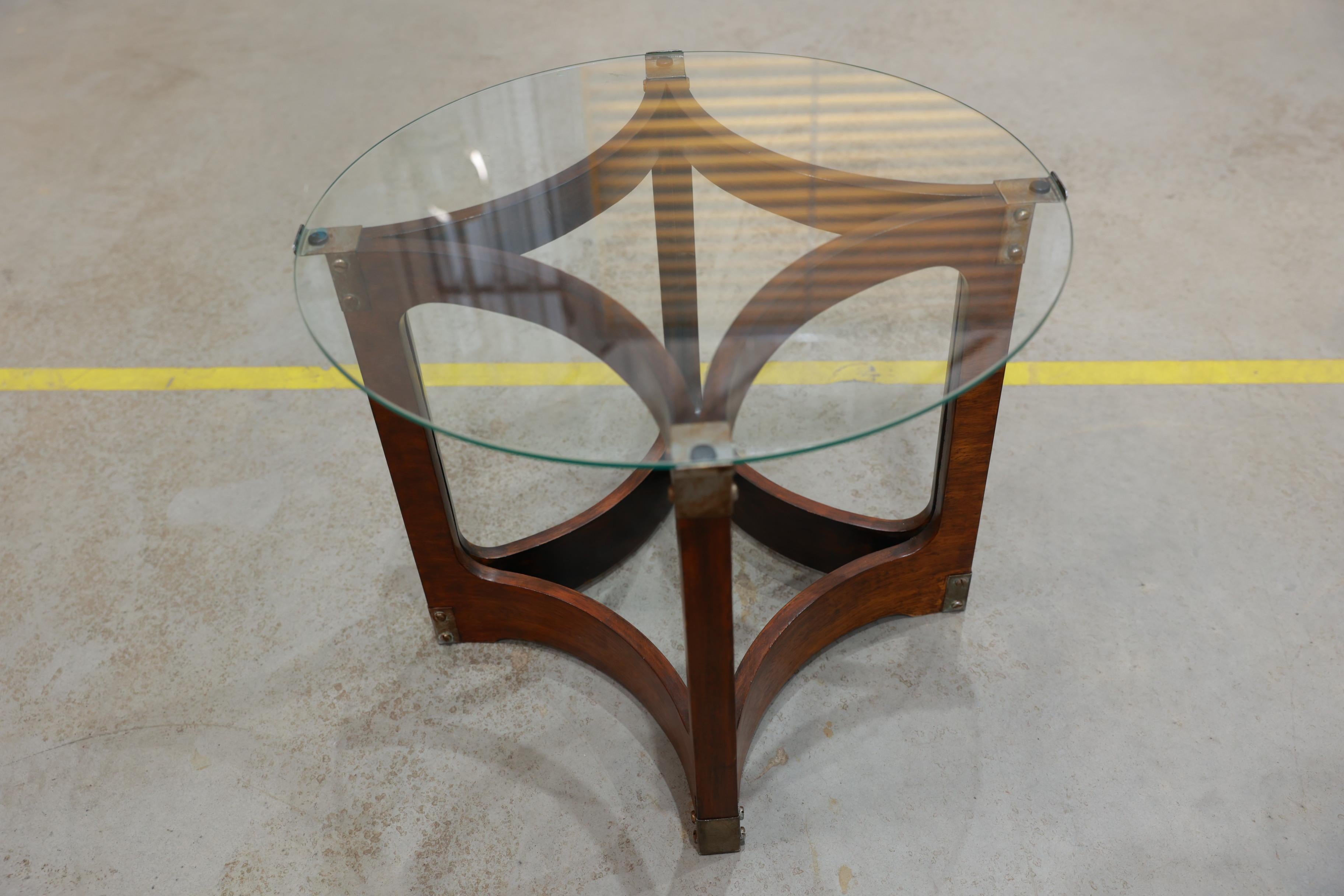 Verre Table d'appoint moderne du milieu du siècle en bois cintré et verre de Novo Rumo, années 1960, Brésil en vente