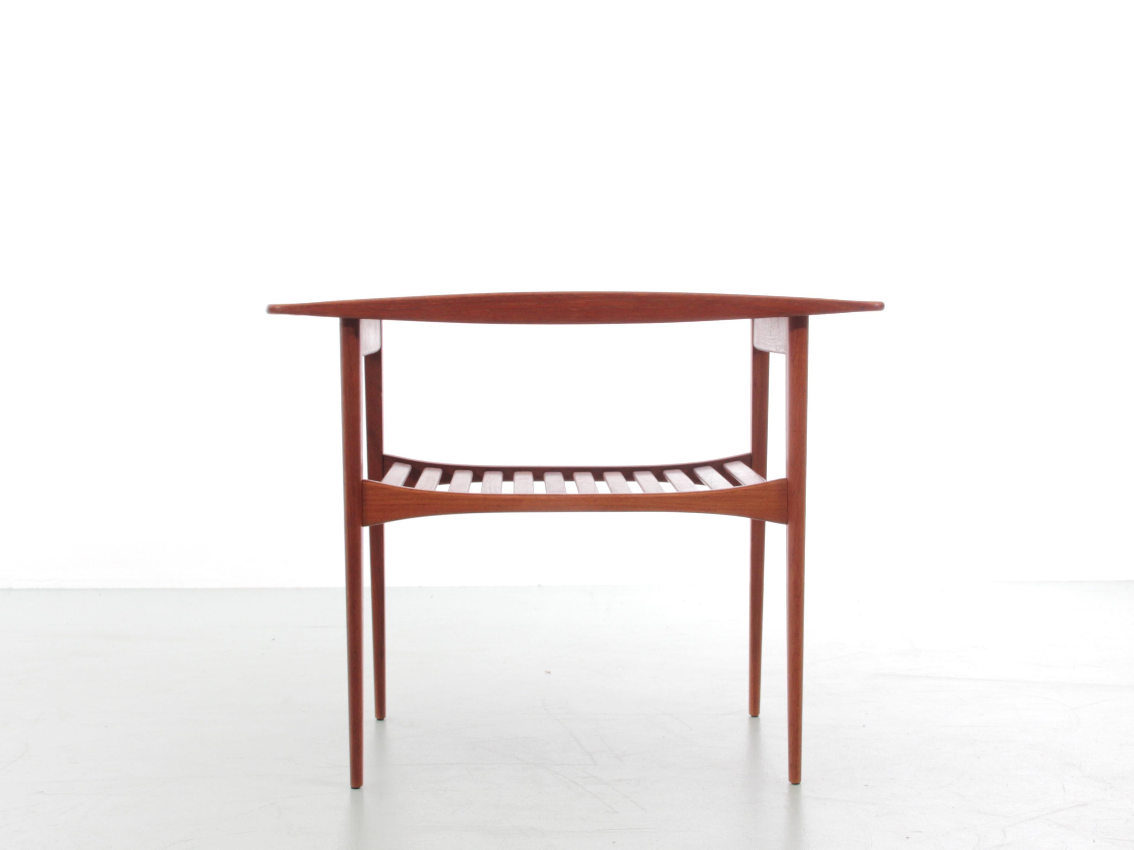 Mid-Century Modern side table in solid teak by Tove and Edvard Kindt-Larsen model FD 510. Referenced by the Design Museum Danmark under number RP15840.