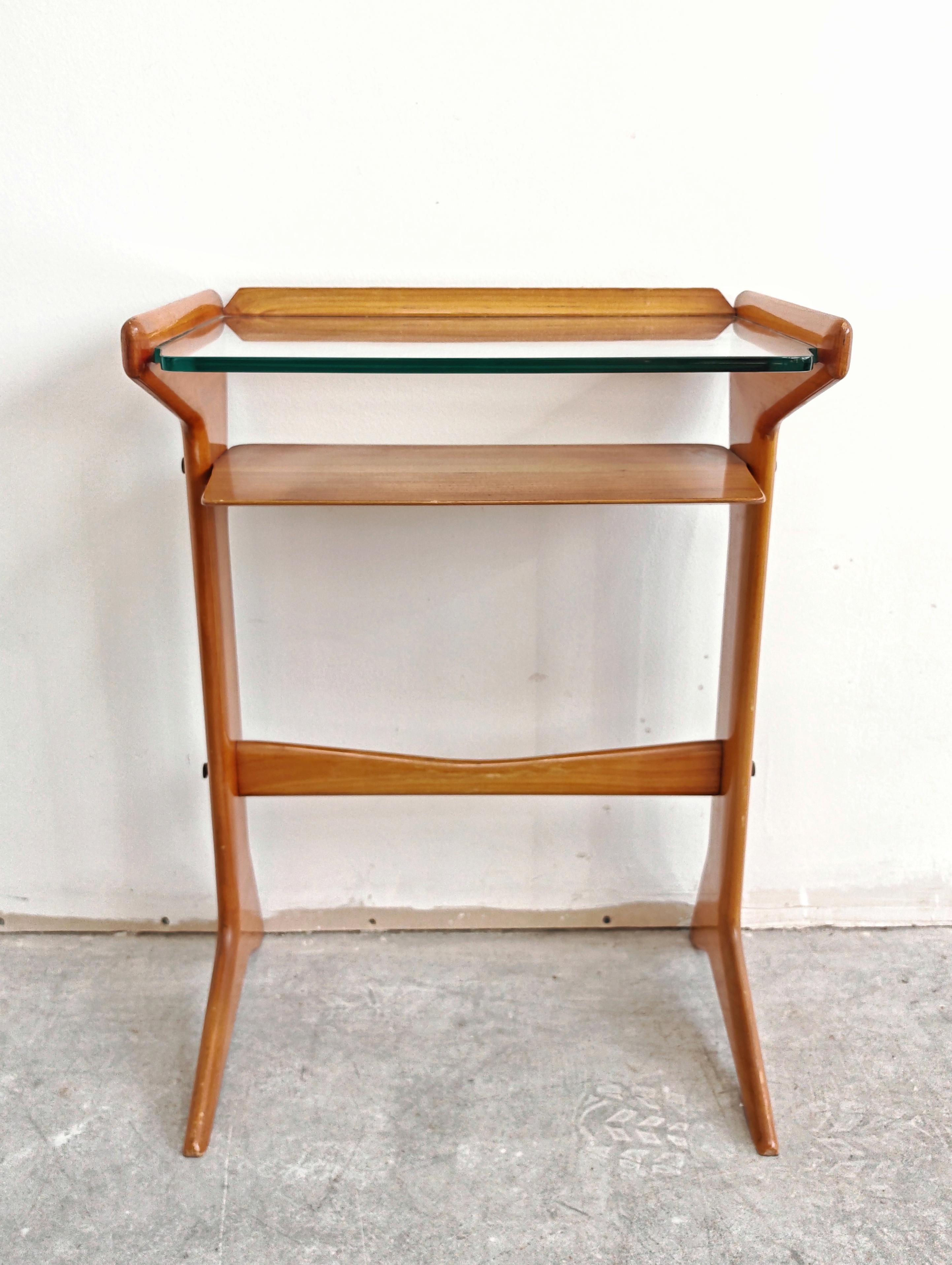 In this listing you will find an iconic Mid Century Modern Side Table, model '360', designed by Ico Parisi for Angelo de Baggis. Ico Parisi designed this side tables originally as telephone stands. He imagined the design to be practical for a