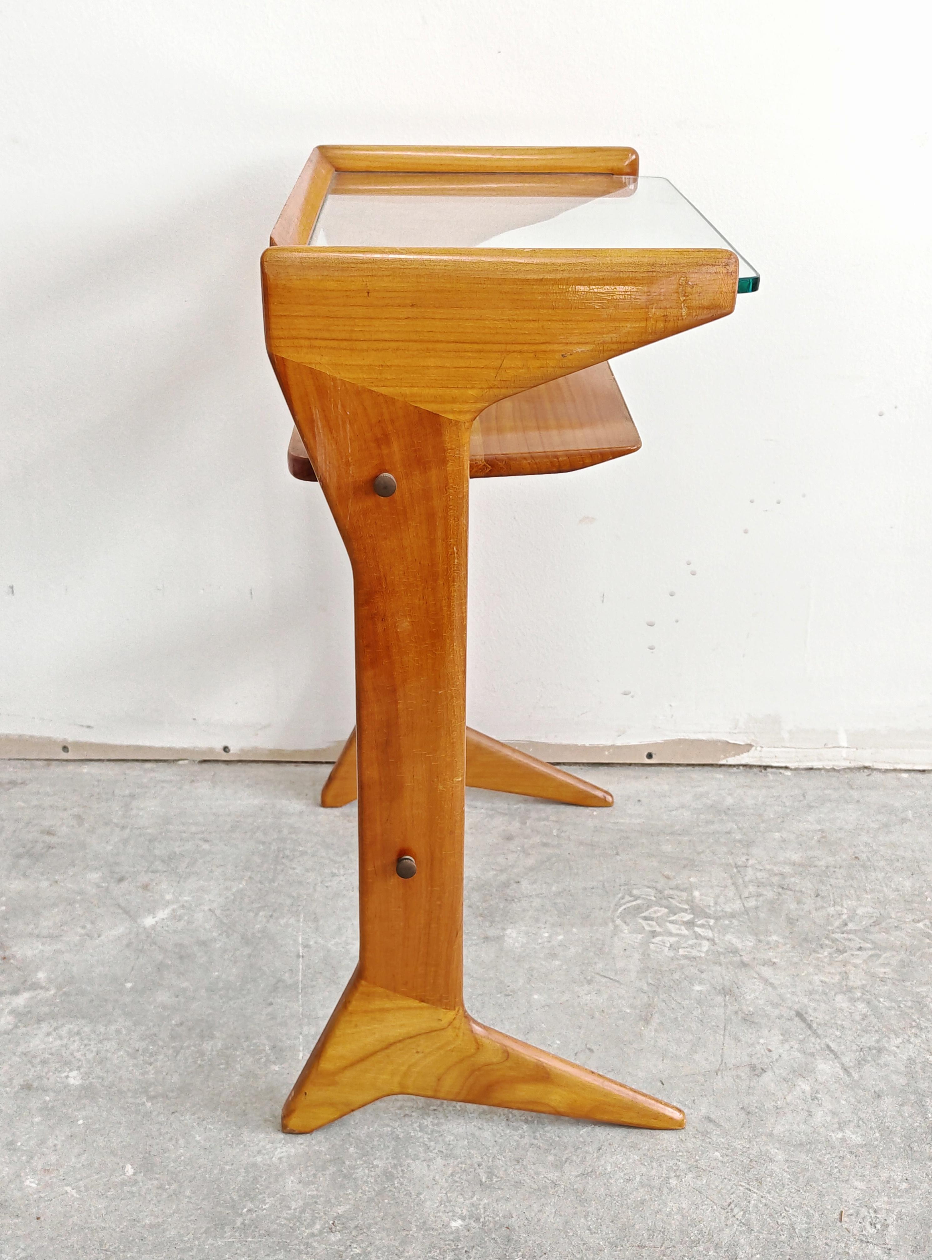 Italian Mid Century Modern Side Table, Model No. 360, designed by Ico Parisi For Sale