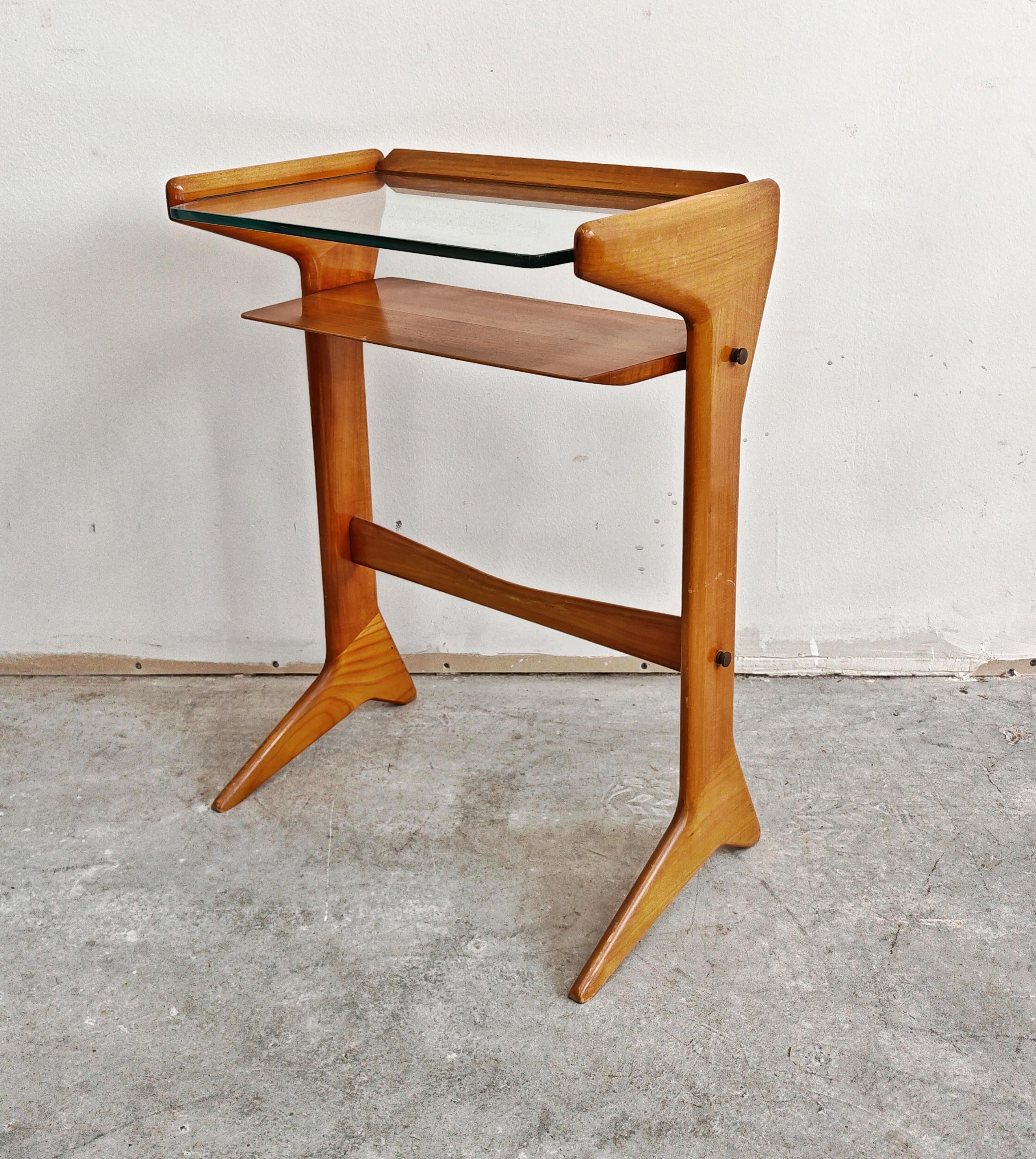 Mid Century Modern Side Table, Model No. 360, designed by Ico Parisi In Good Condition For Sale In Beograd, RS