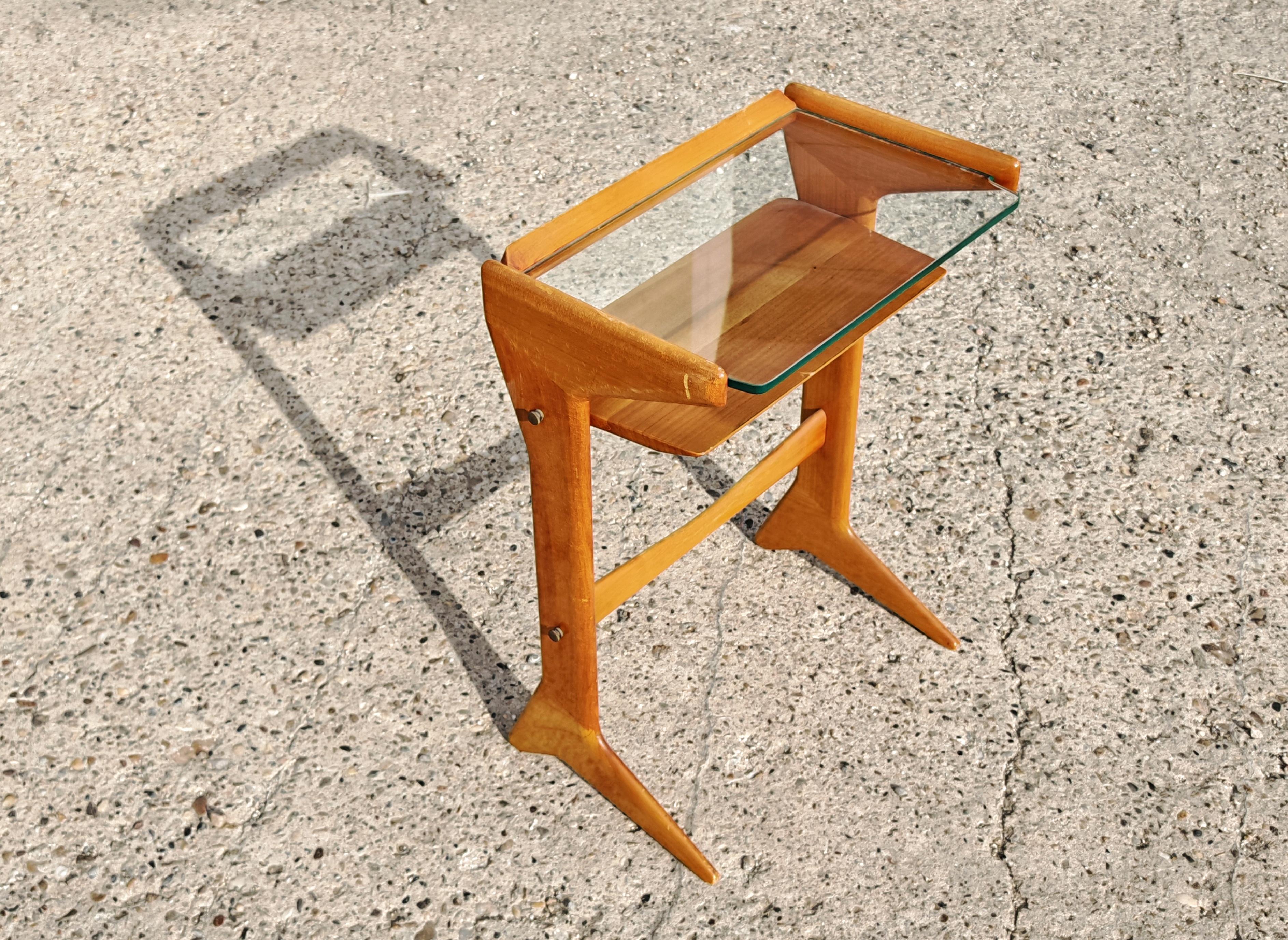 Mid Century Modern Side Table, Model No. 360, designed by Ico Parisi For Sale 1