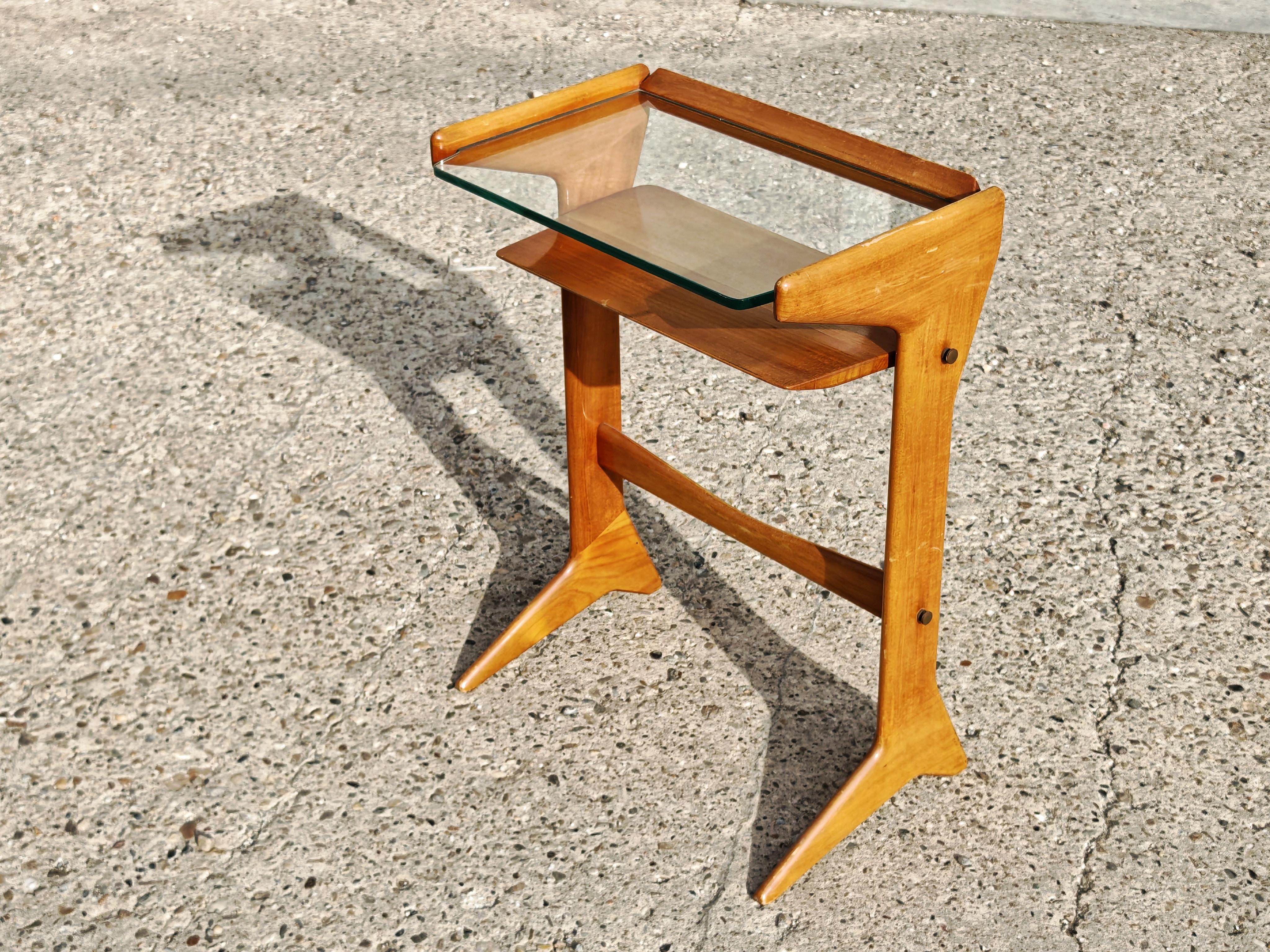 Mid Century Modern Side Table, Model No. 360, designed by Ico Parisi For Sale 2
