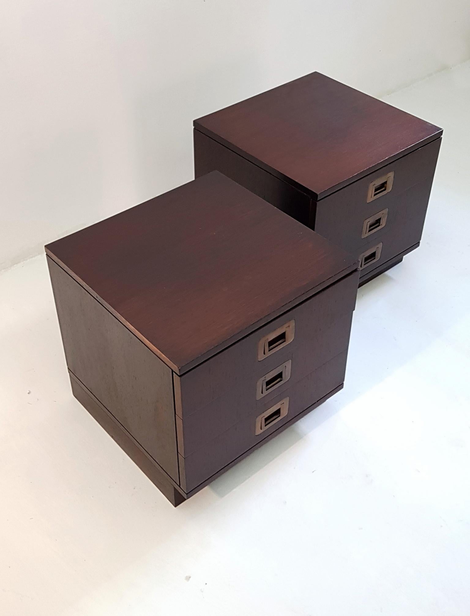 A pair of side tables in teak and brass from the 'Parisi 1' series Cantù, late 1950s. Professionally restored and in great condition. Original tag still in place.

Bibliografia/Literature R. Lietti, Ico Parisi Design. Catalogo generale 1936-1960,