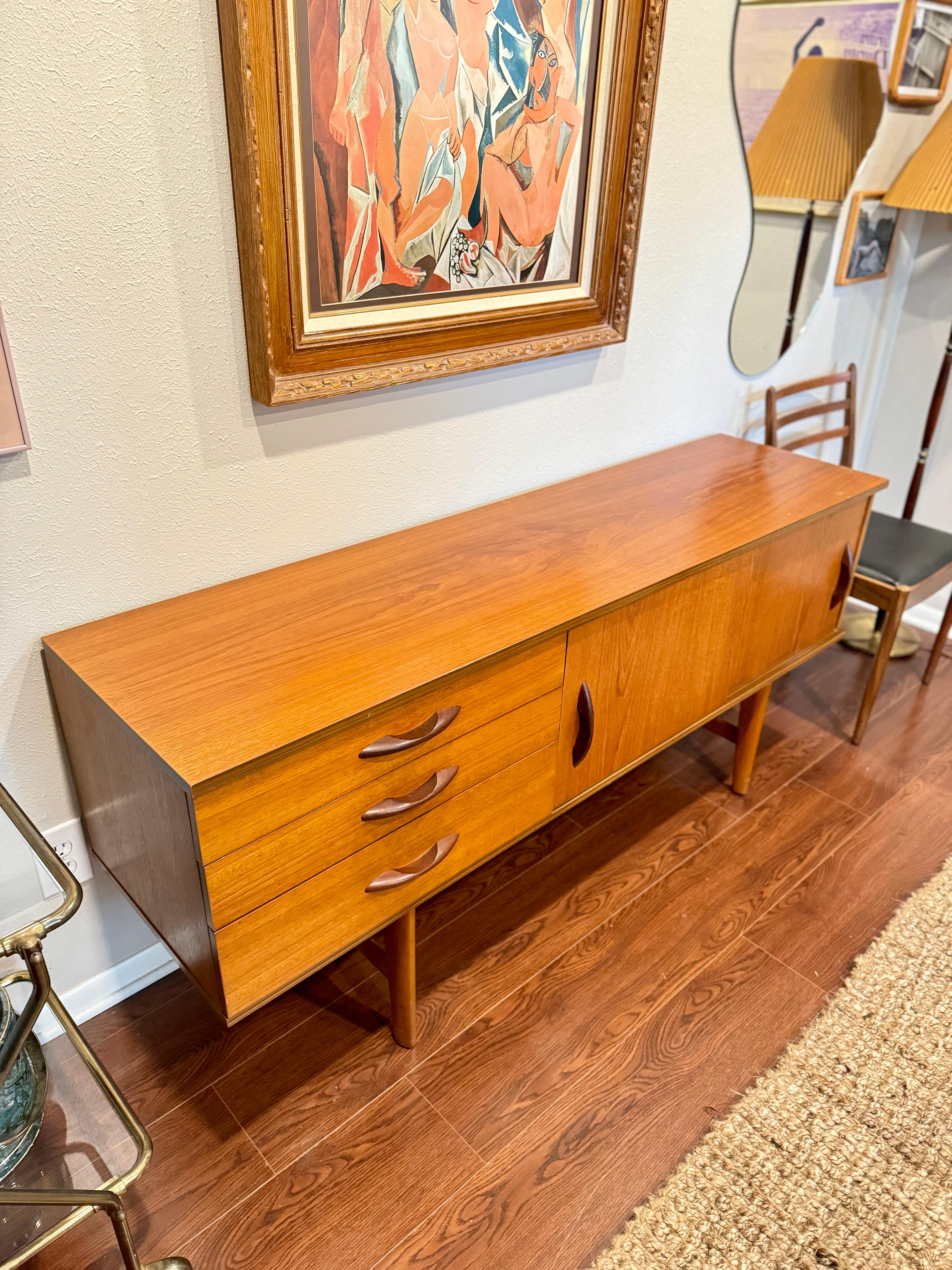 Mid century modern sideboard by Avalon, circa 1960s For Sale 1