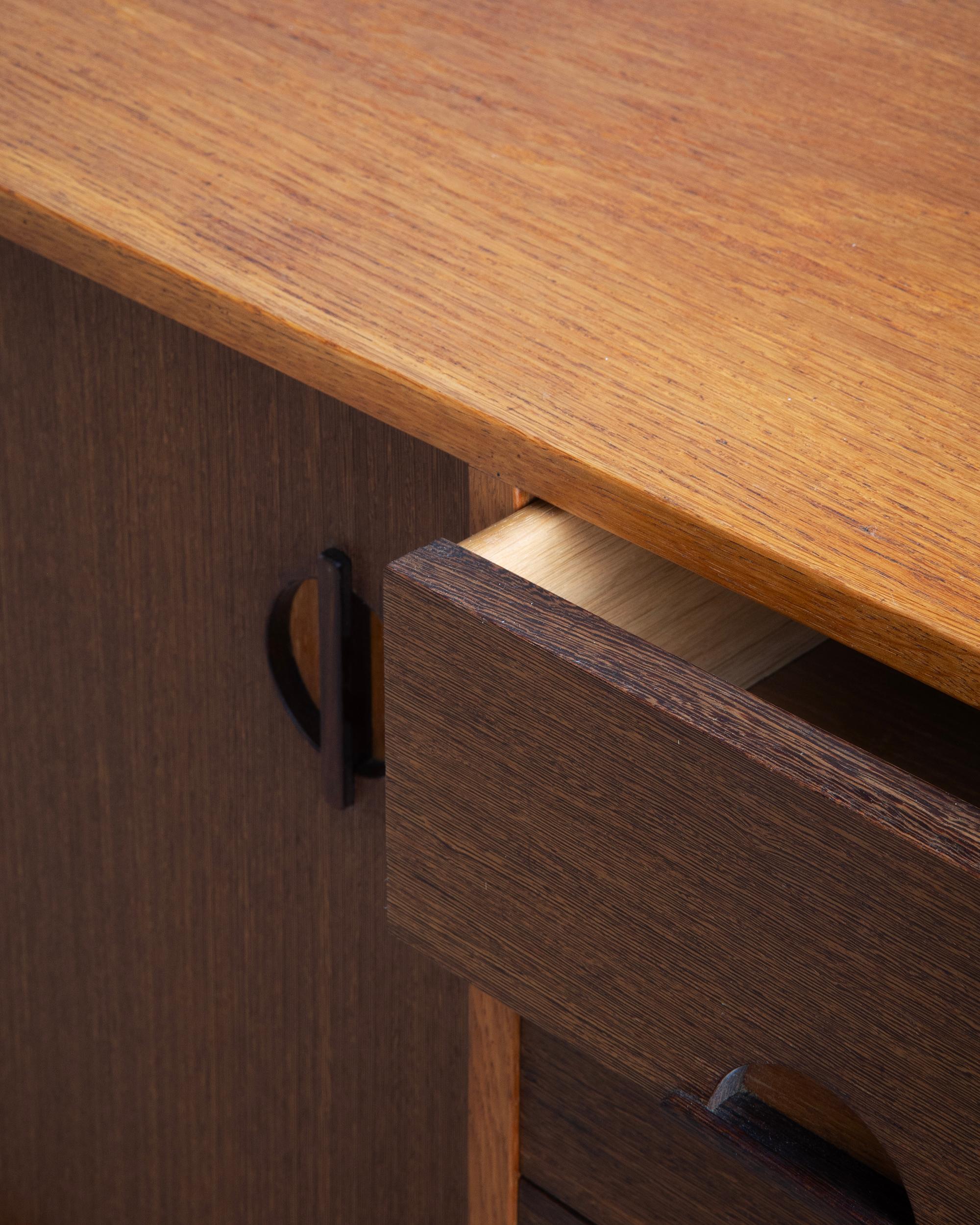 Credenza moderna di metà secolo di Erik Worts in vendita 1