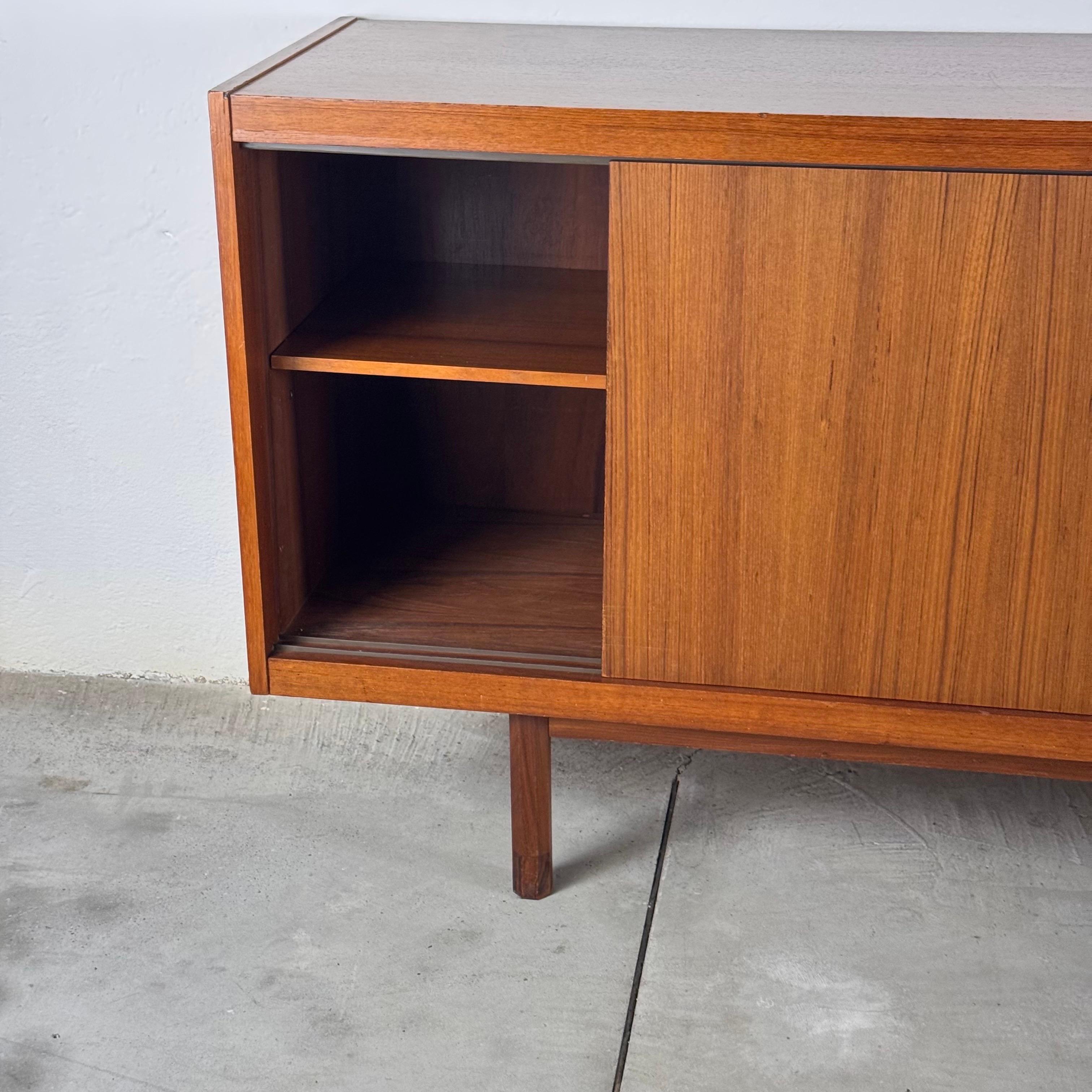 Enfilade moderne du milieu du siècle dernier de George Coslin pour 3V Arredamenti, Italie, années 1960 en vente 8