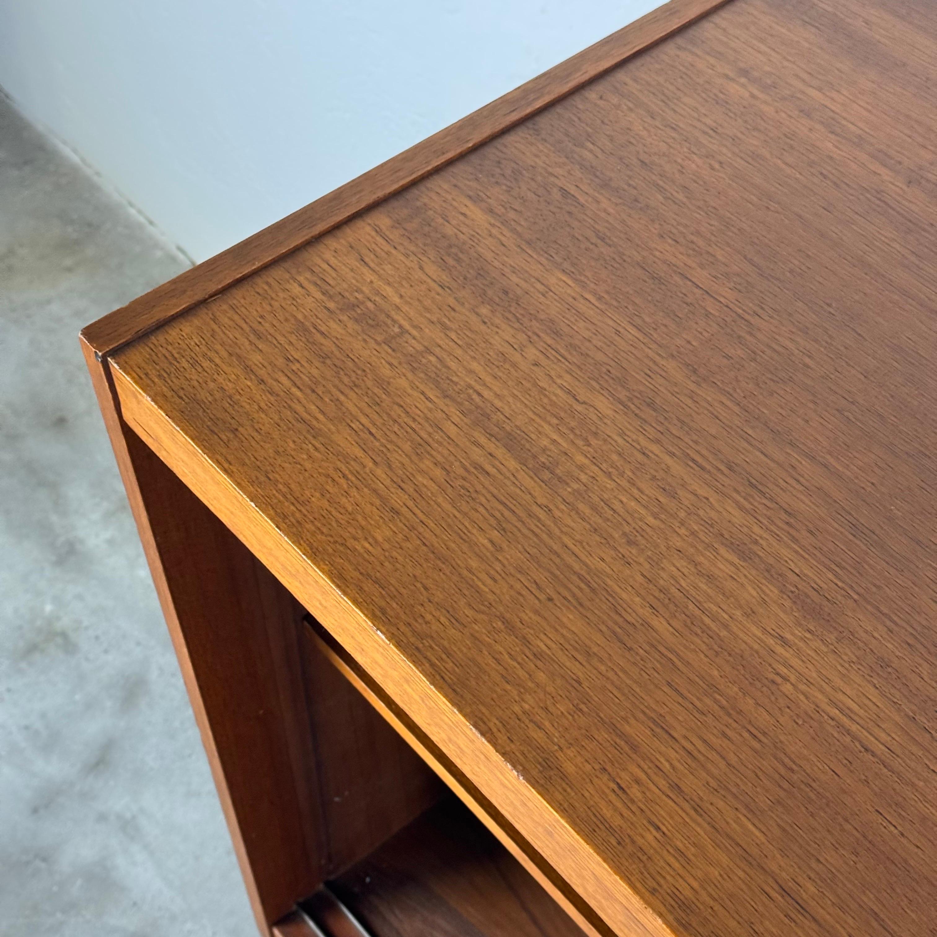 Enfilade moderne du milieu du siècle dernier de George Coslin pour 3V Arredamenti, Italie, années 1960 en vente 12