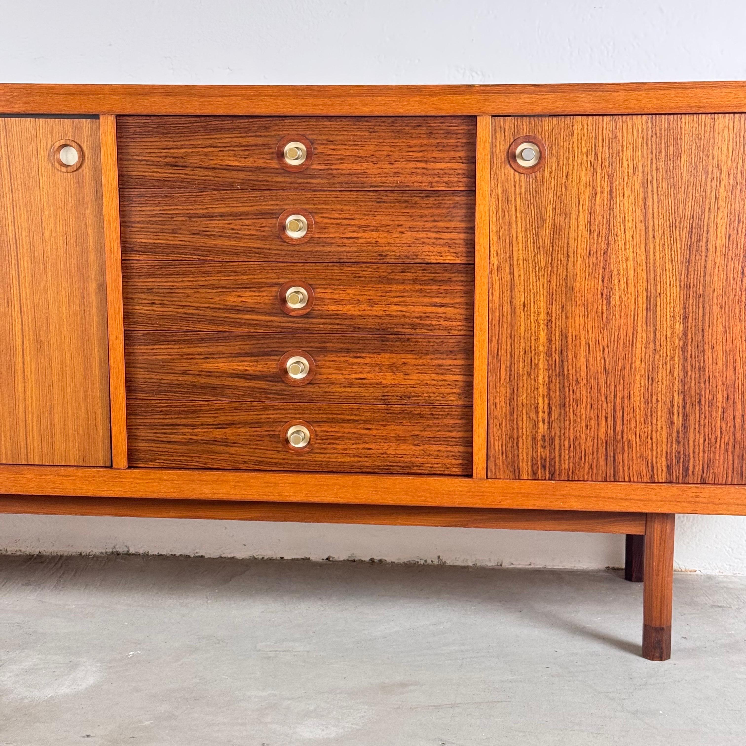Métal Enfilade moderne du milieu du siècle dernier de George Coslin pour 3V Arredamenti, Italie, années 1960 en vente