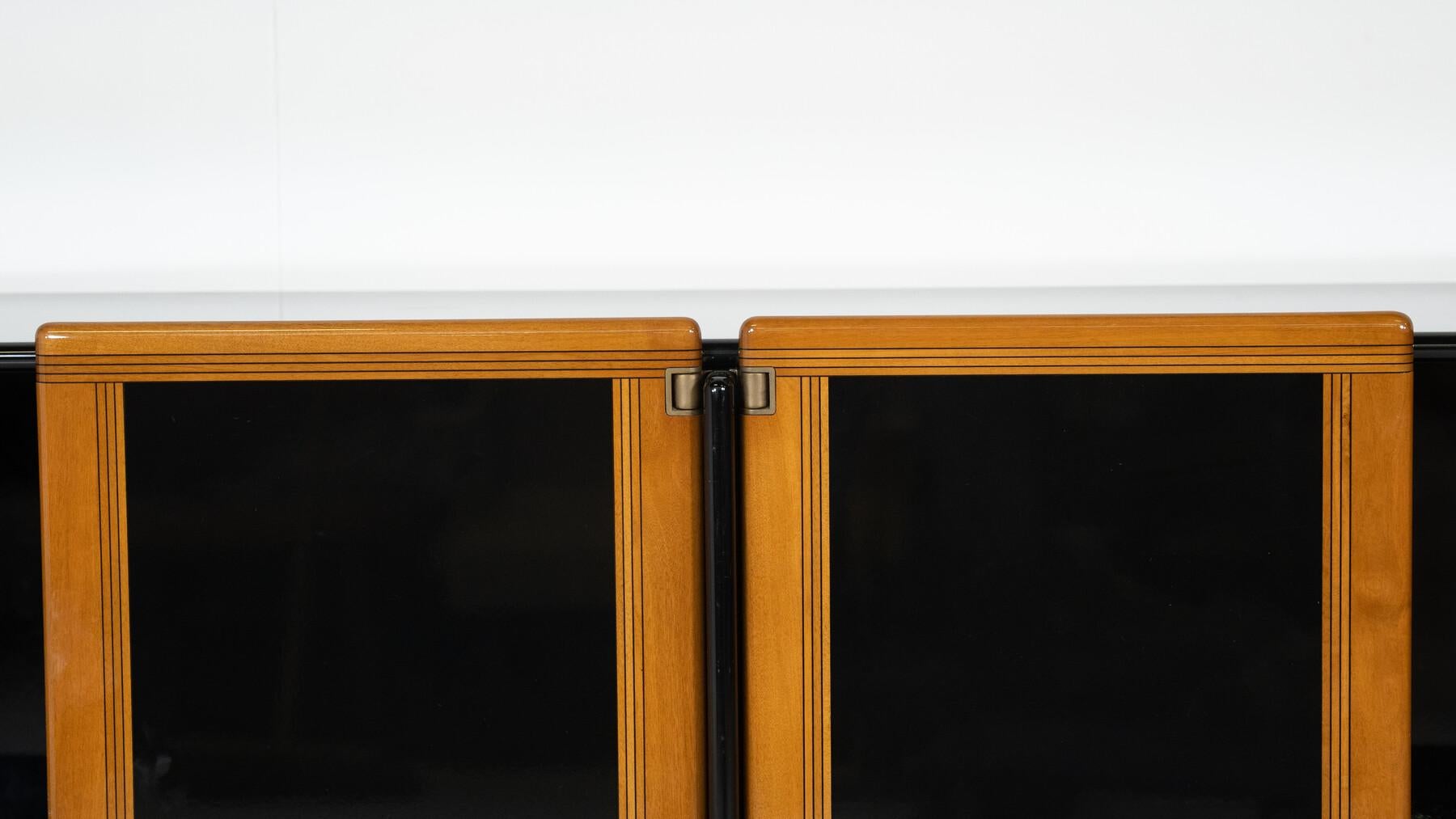 Credenza moderna di metà secolo di Tobia Scarpa, anni '70

L'architetto e designer Tobia Scarpa si è laureato nel 1969 all'Università di Venezia e nello stesso anno ha vinto il premio 
