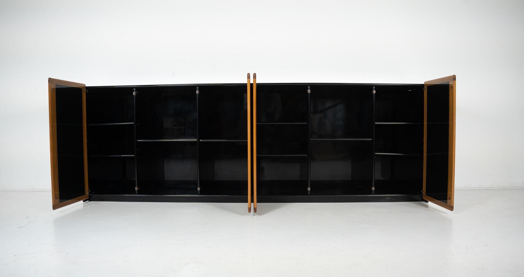 Italiano Credenza moderna di metà secolo di Tobia Scarpa, anni '70 in vendita