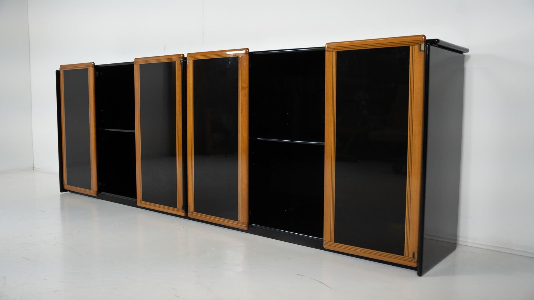 Credenza moderna di metà secolo di Tobia Scarpa, anni '70 in vendita 1