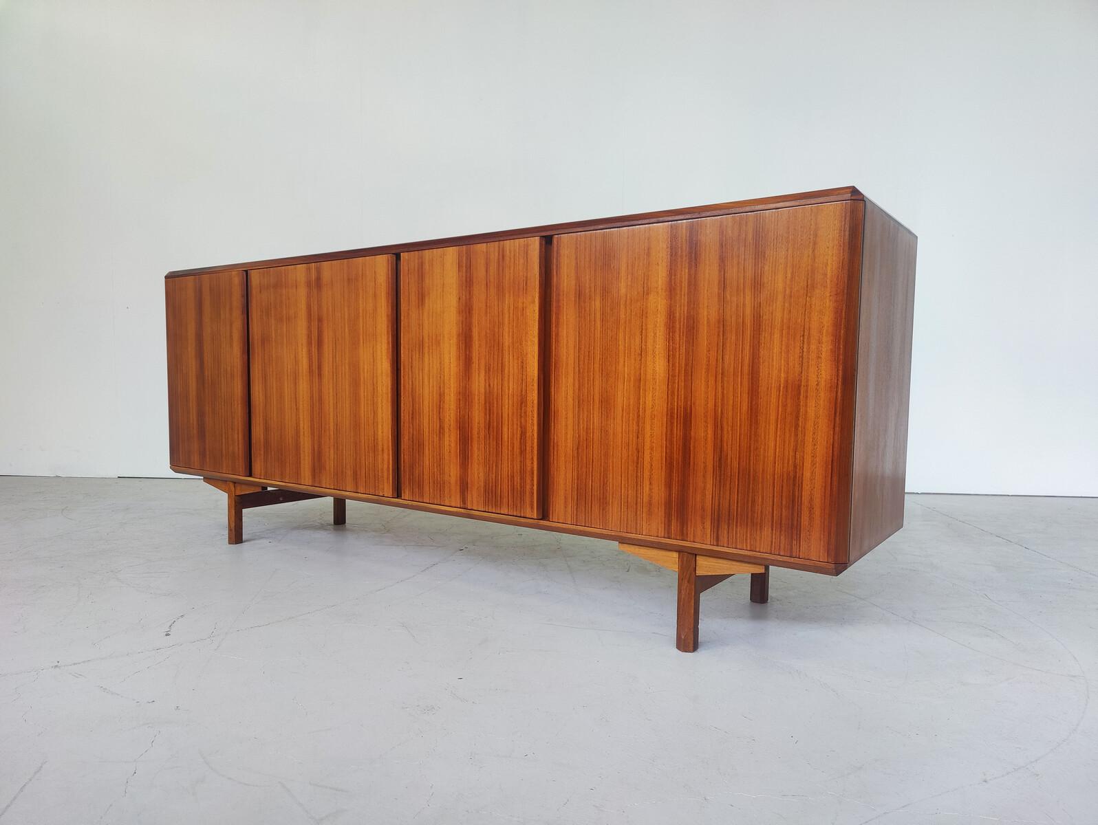 Mid-Century Modern Sideboard by Valenti, Italy, 1970s In Good Condition For Sale In Brussels, BE