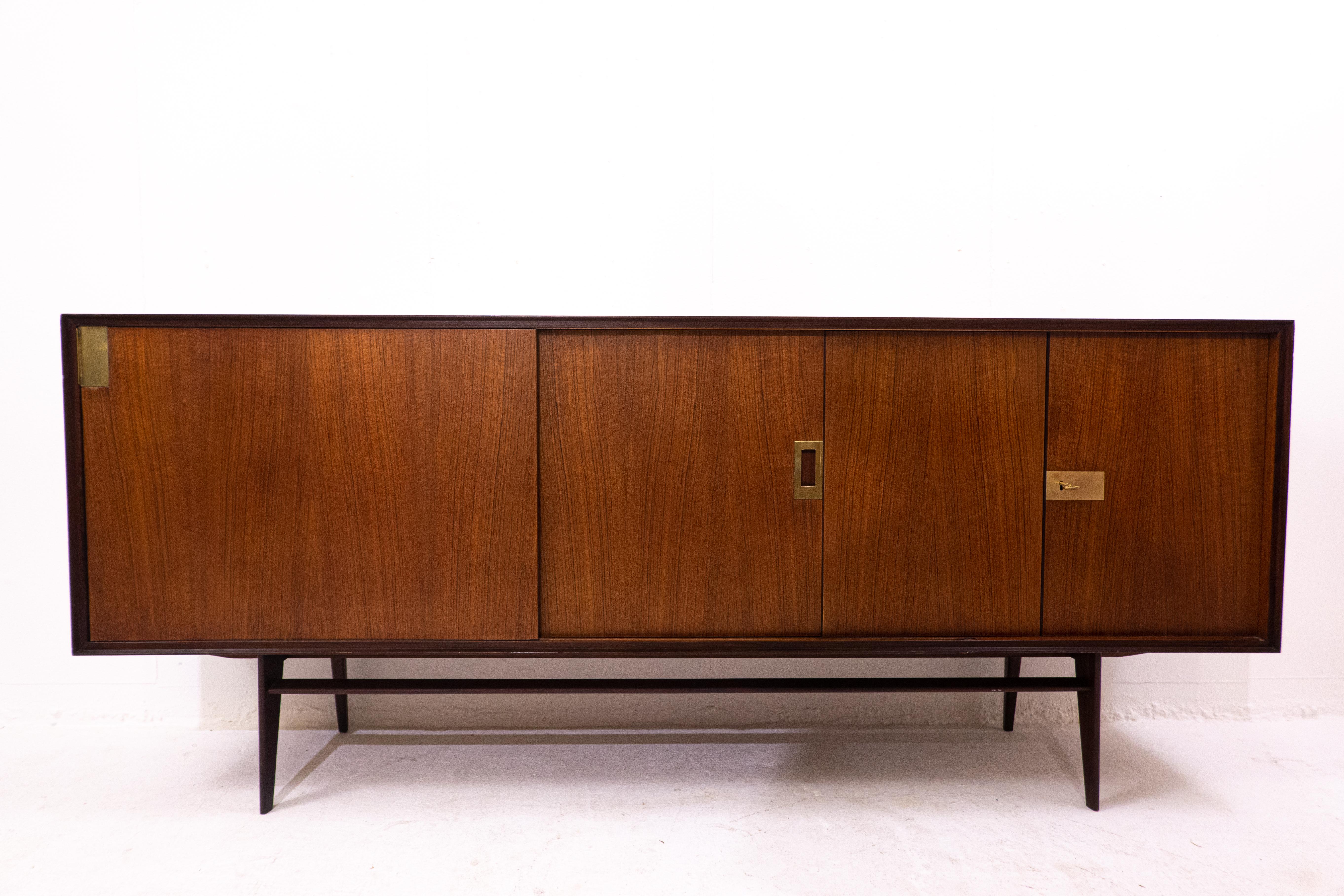 Buffet moderne du milieu du siècle par Vittorio Dassi, Italie, années 1950.