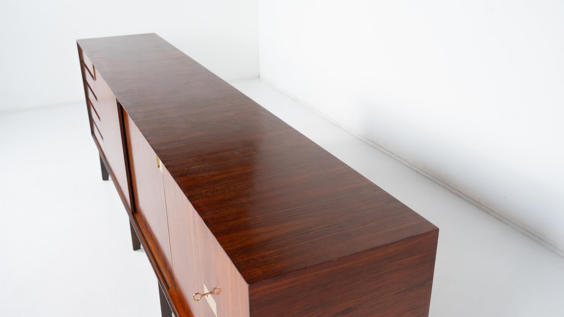 Credenza moderna di metà secolo di Vittorio Dassi, Italia, anni '50 In condizioni buone in vendita a Brussels, BE