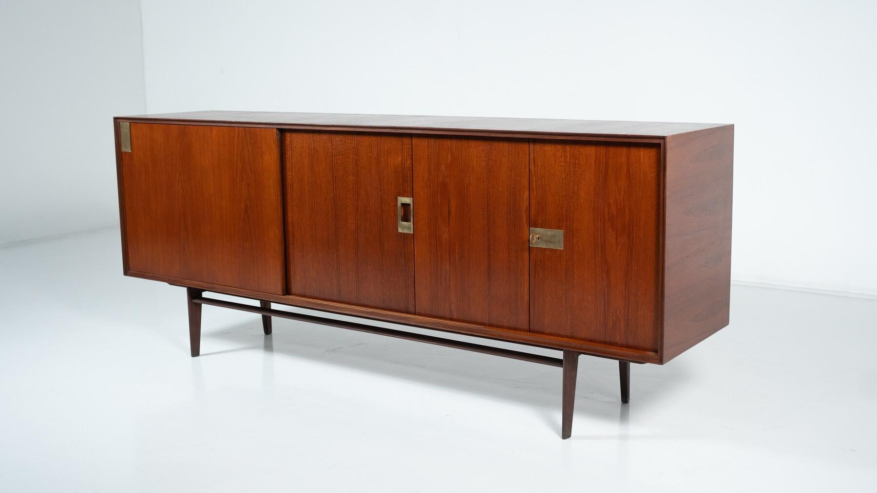 Wood Mid-Century Modern Sideboard by Vittorio Dassi, Italy, 1950s