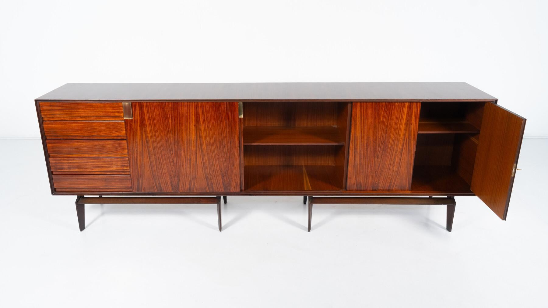 Credenza moderna di metà secolo di Vittorio Dassi, Italia, anni '50 in vendita 1