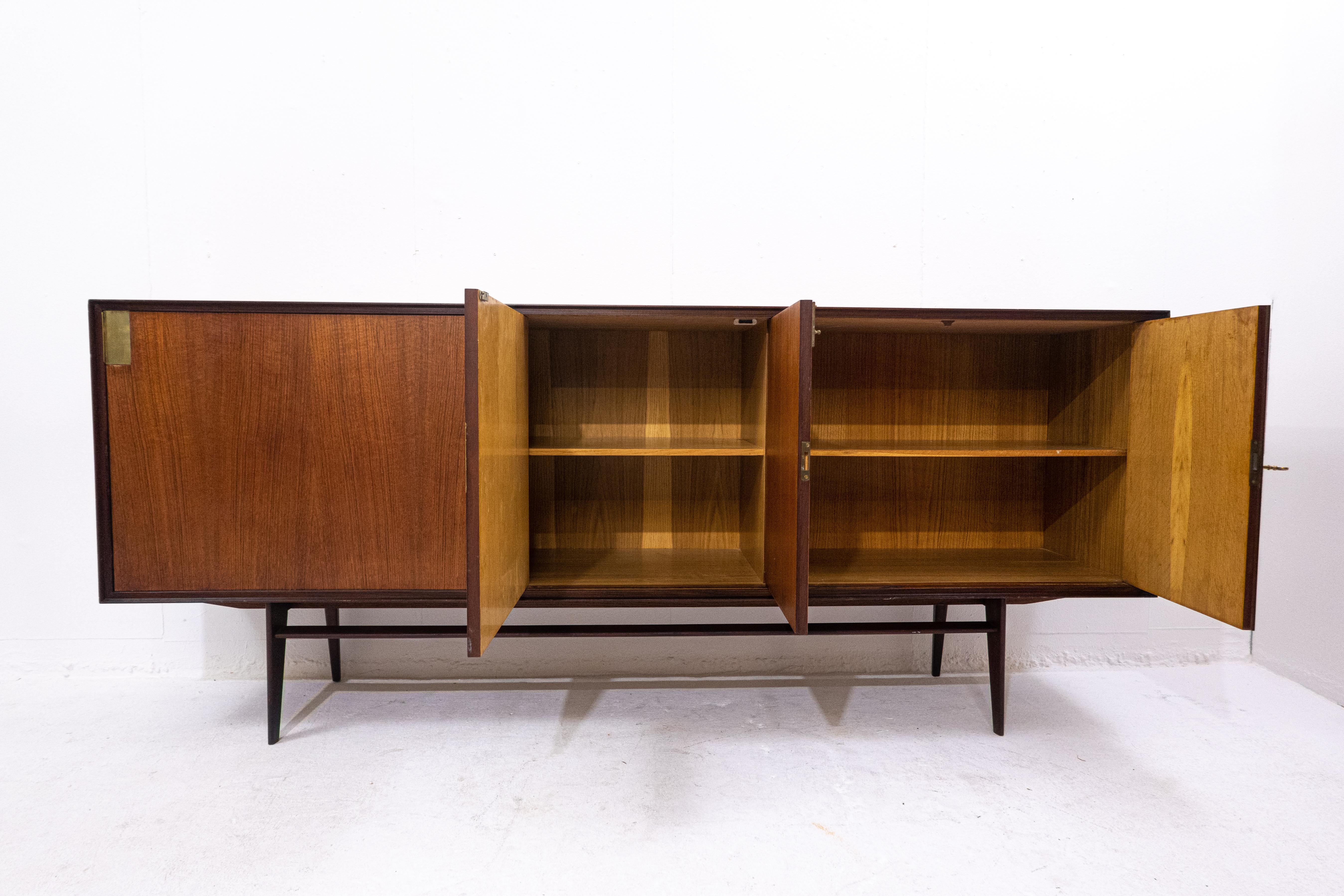 Modernes Sideboard aus der Mitte des Jahrhunderts von Vittorio Dassi, Italien, 1950er Jahre im Angebot 1